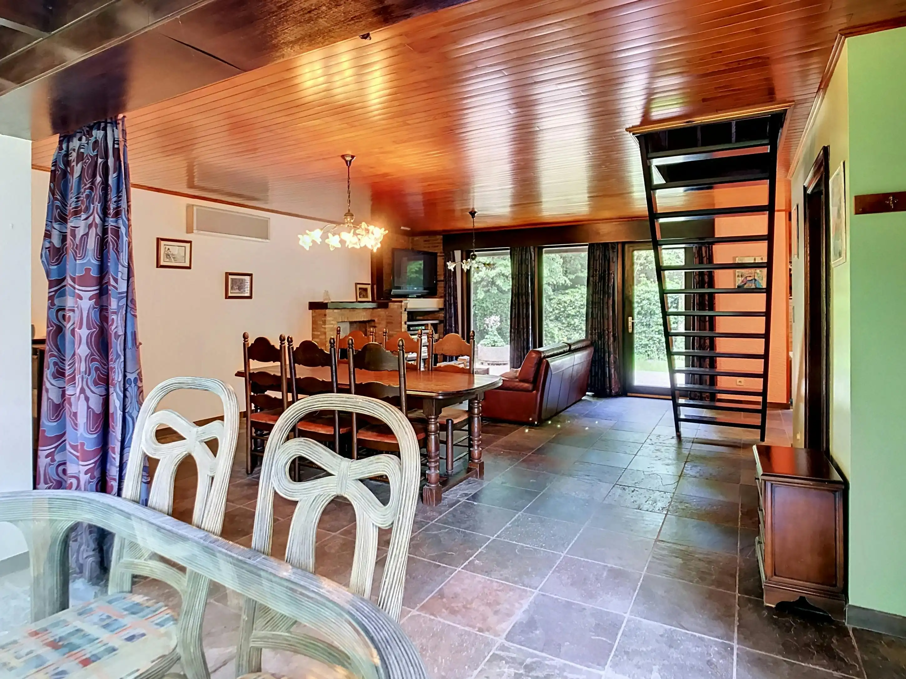 Ruime vakantiewoning op groot open perceel in bosrijk gebied foto 11