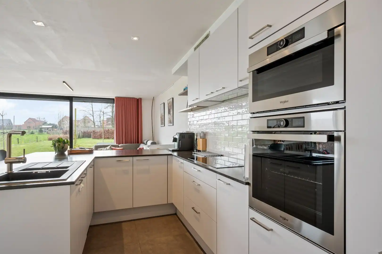 Recente en energiezuinige woning met 3 slaapkamers, ruime garage en tuin. foto 8