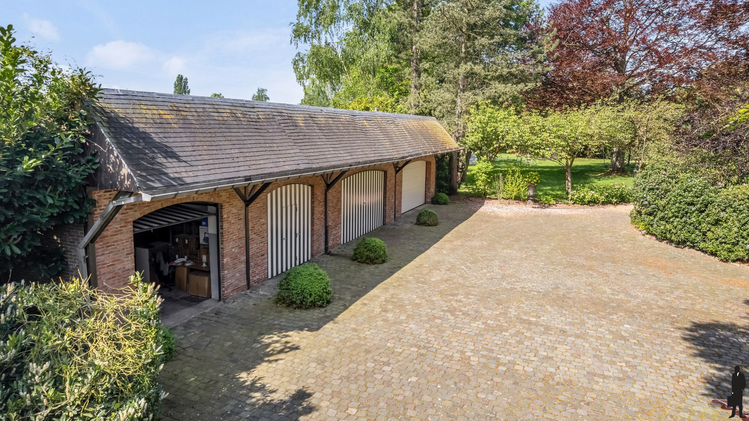 Uniek domein "Hof Van Lachenen" met 2 villa's te koop in Lier.  foto 6