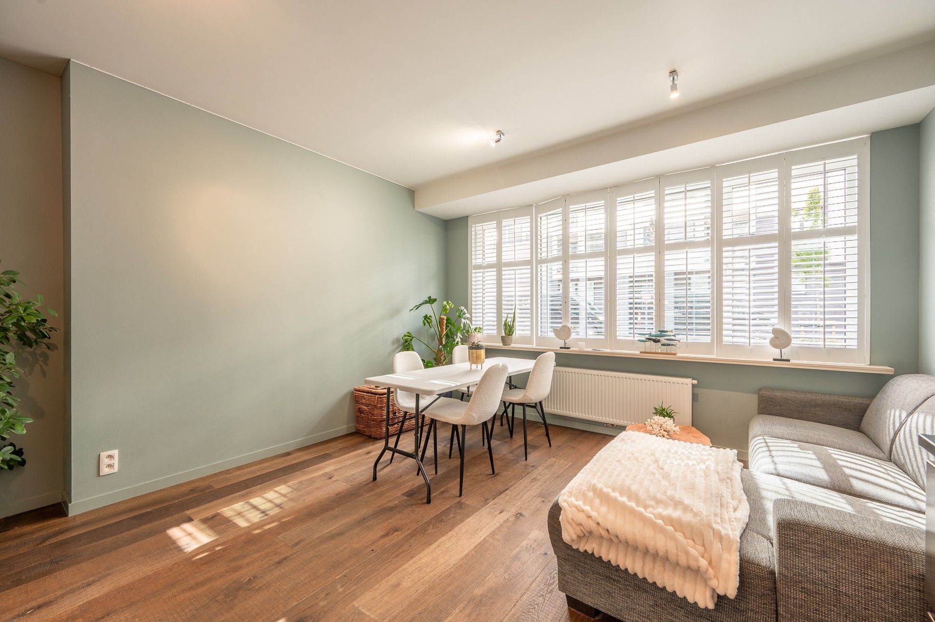 Ongemeubeld: recent gelijkvloers appartement in het centrum, nabij de Zeedijk. foto 4