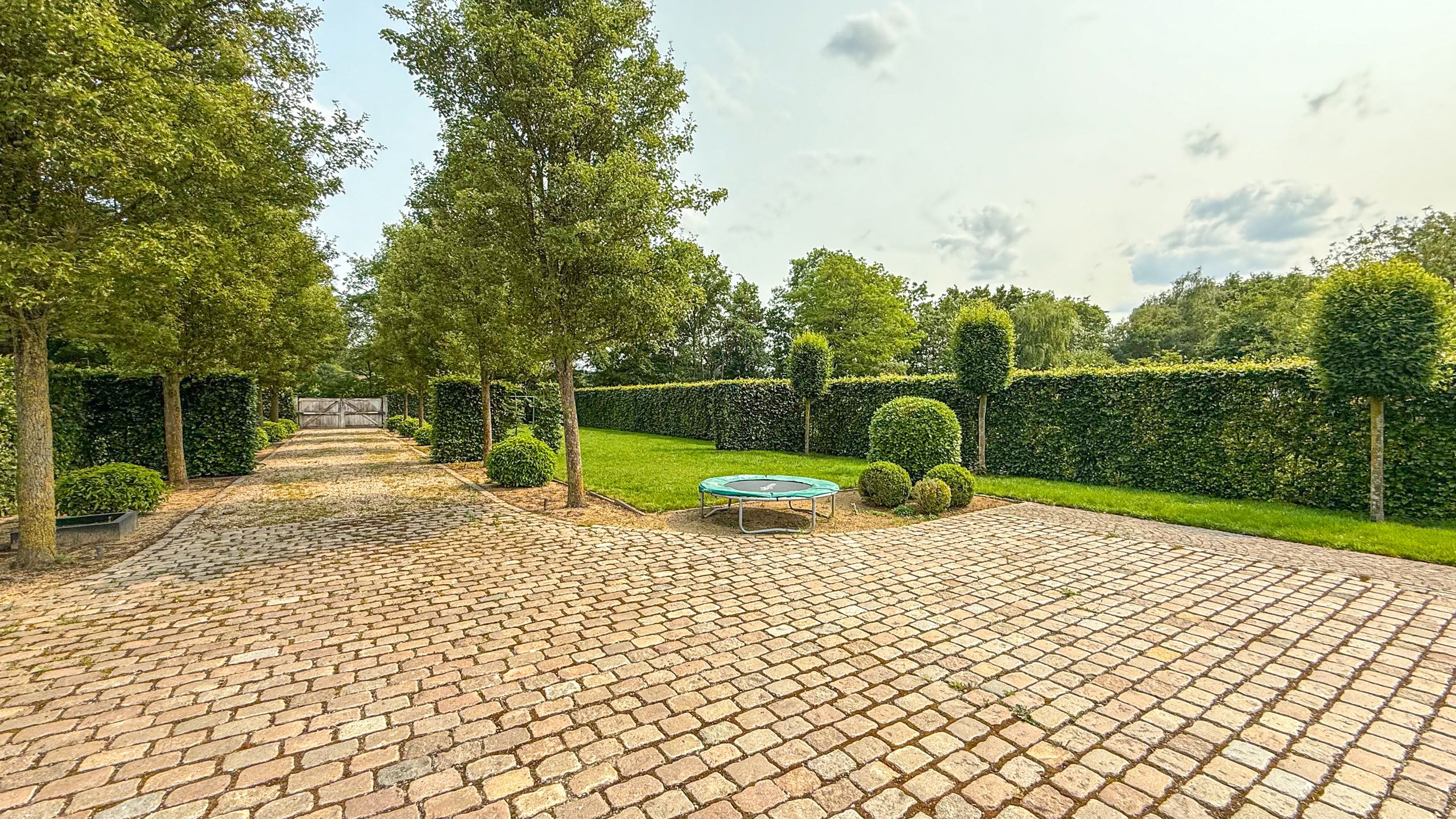 Exclusieve villa met zwembad op riant perceel in Koersel! foto 79