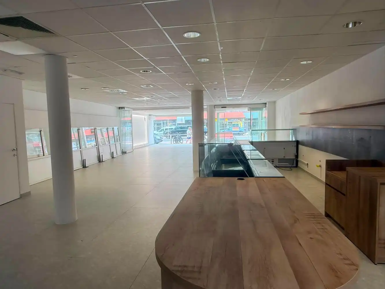 Multifunctioneel handelspand op toplocatie in Oostduinkerke-Bad foto 6