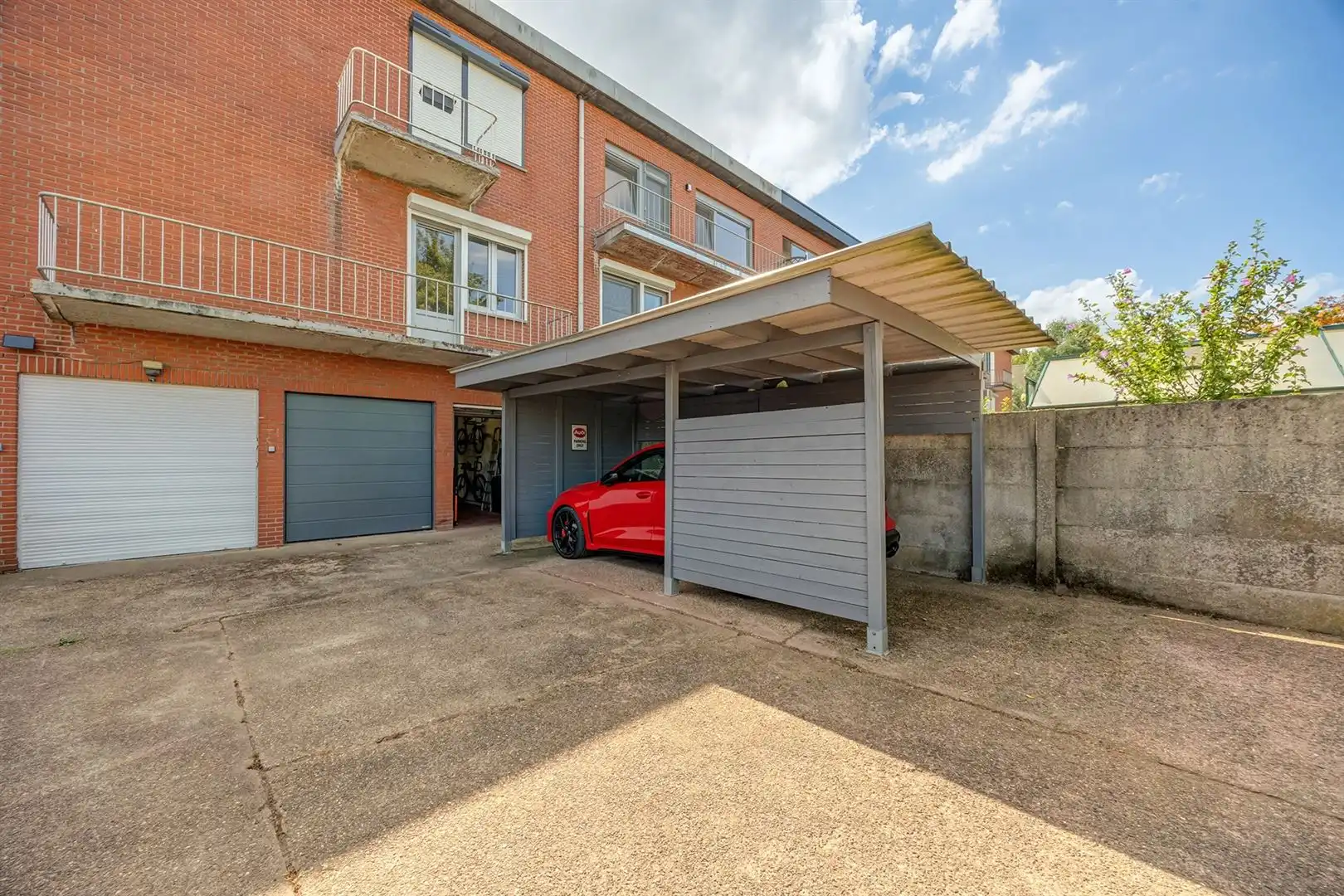 Lichtrijk appartement met 2 slaapkamers, terras en garage foto 16