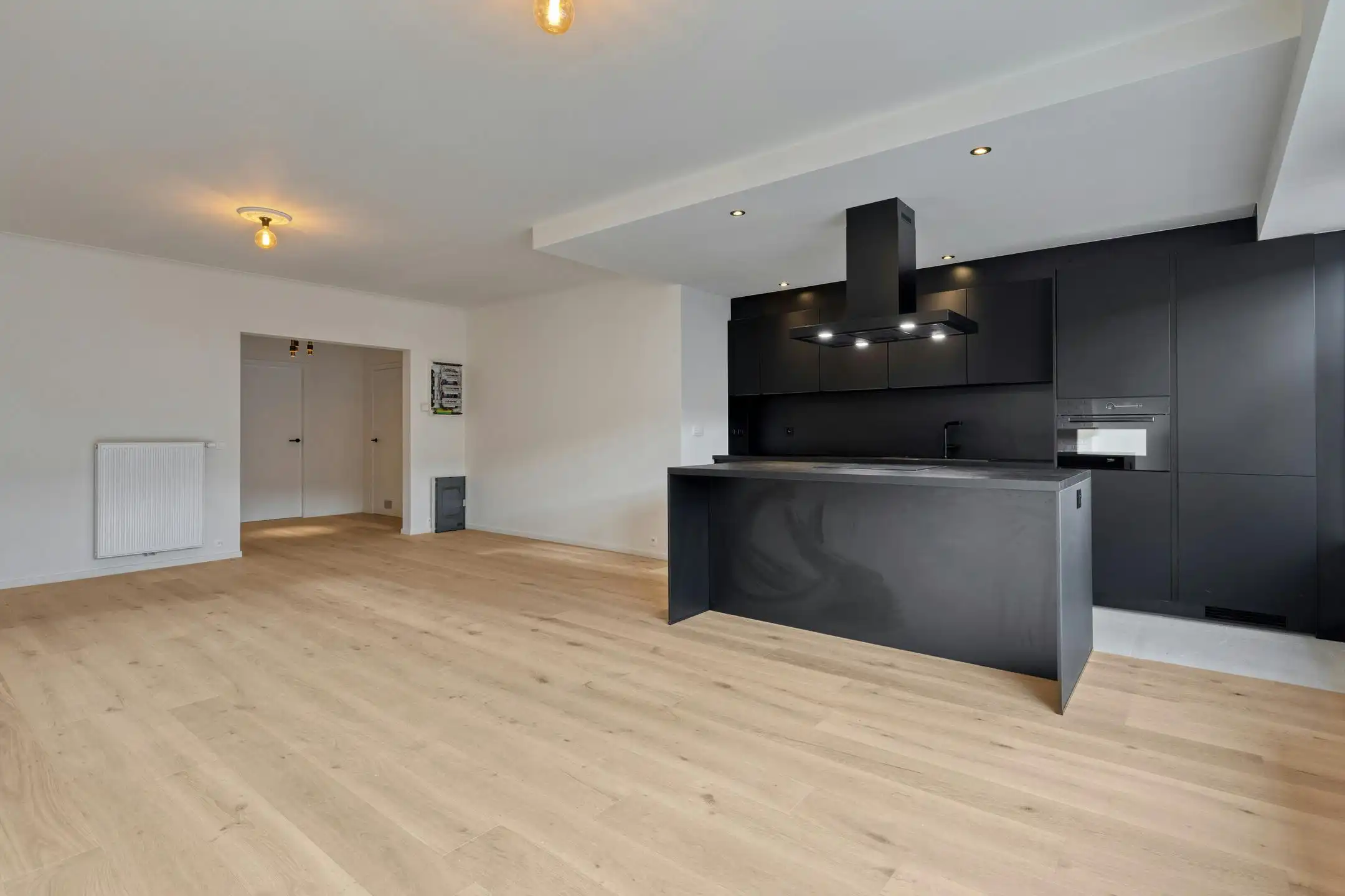 Prachtig gerenoveerd appartement met parking te Deurne! foto 7