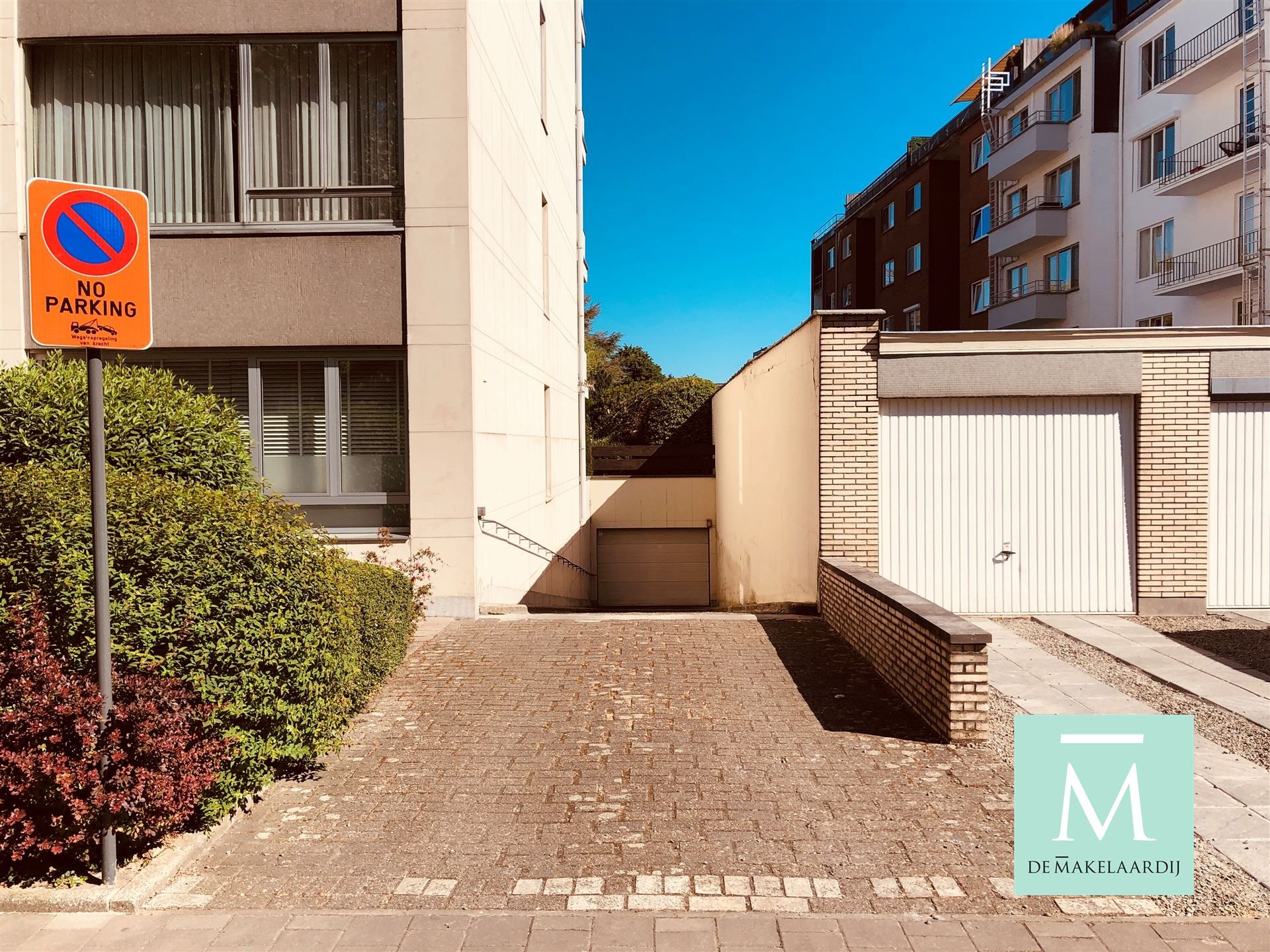 Centraal gelegen garagebox evenals twee ondergrondse autostaanplaatsen te koop:  foto 5