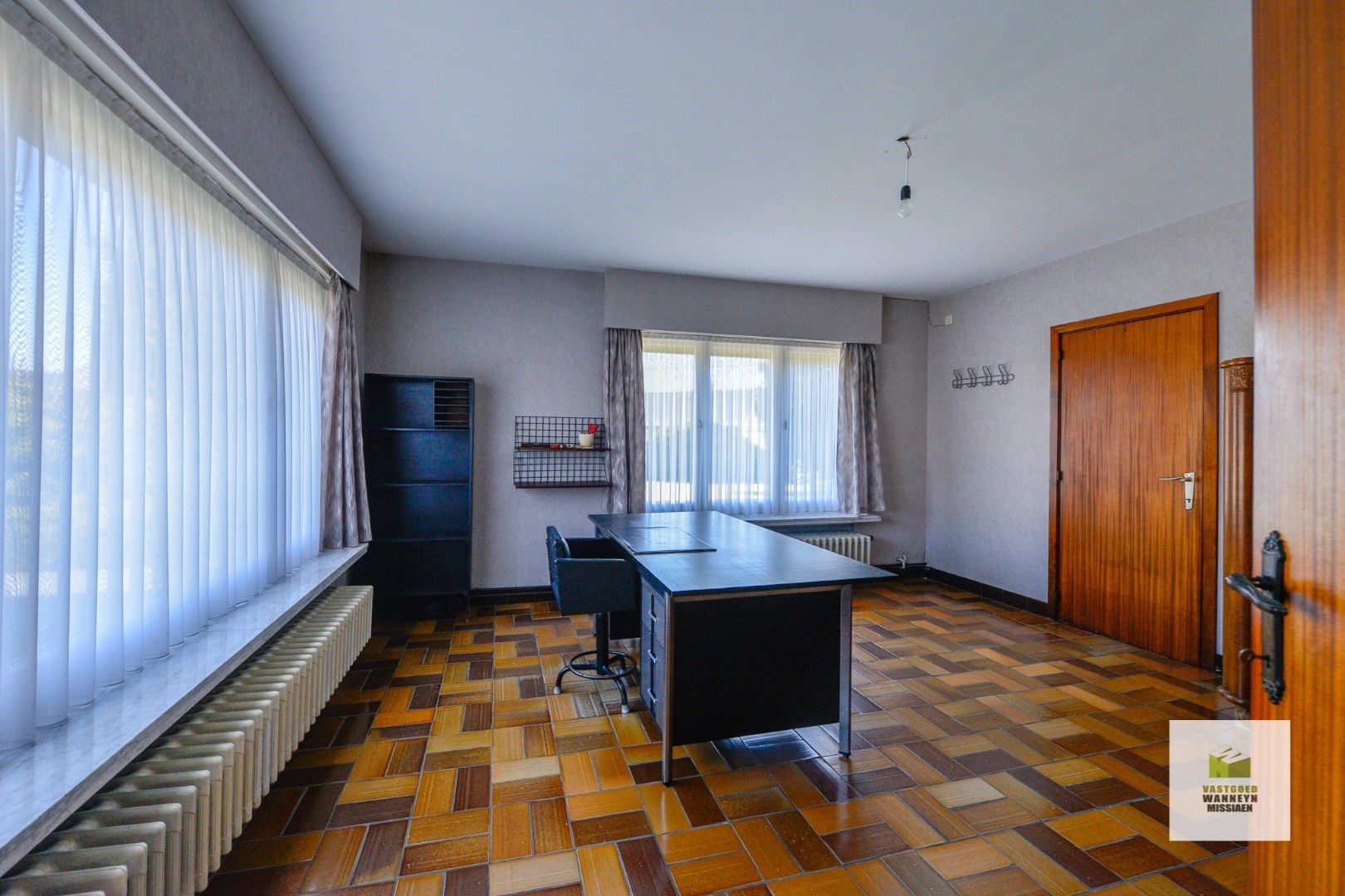 Ruime te renoveren villa met 4 slaapkamers en loods op 1696m2 te centrum Wingene foto 14