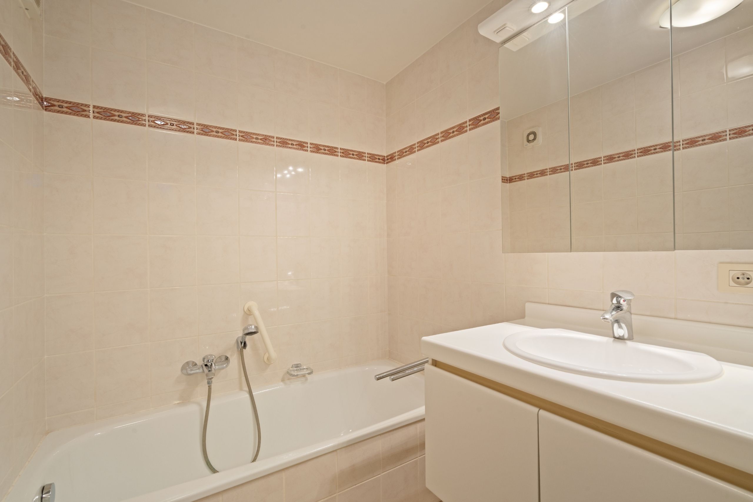 Instapklaar appartement in Deerlijk-centrum met zicht op groen foto 7