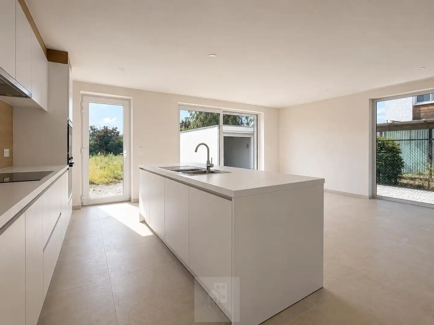 Zeer ruime en moderne halfopen nieuwbouwwoning foto 5