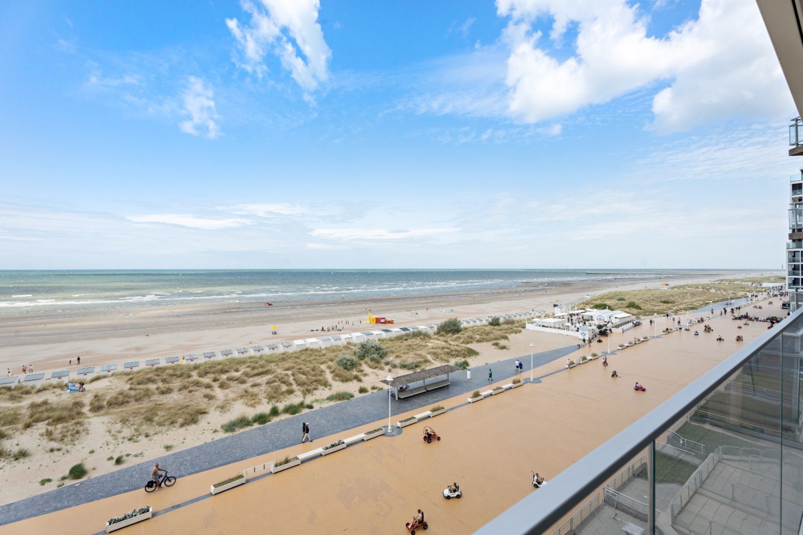 Exclusief gerenoveerd appartement met twee terrassen en zeezicht te Nieuwpoort foto 4