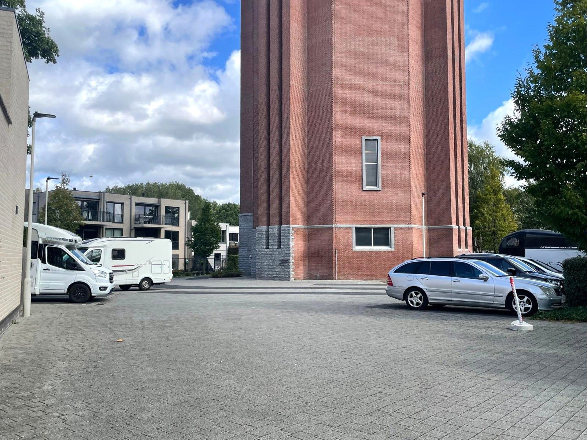 Staanplaats met berging foto 4