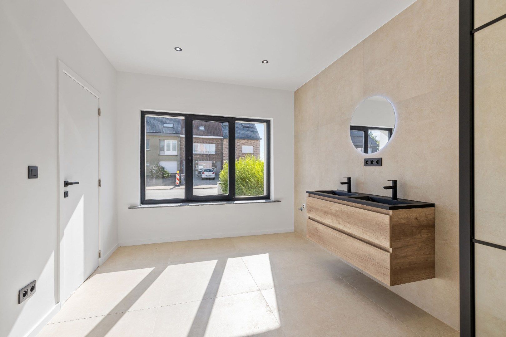 Luxueus, gerenoveerde woning met EPC: A-label te Sint-Niklaas! foto 12