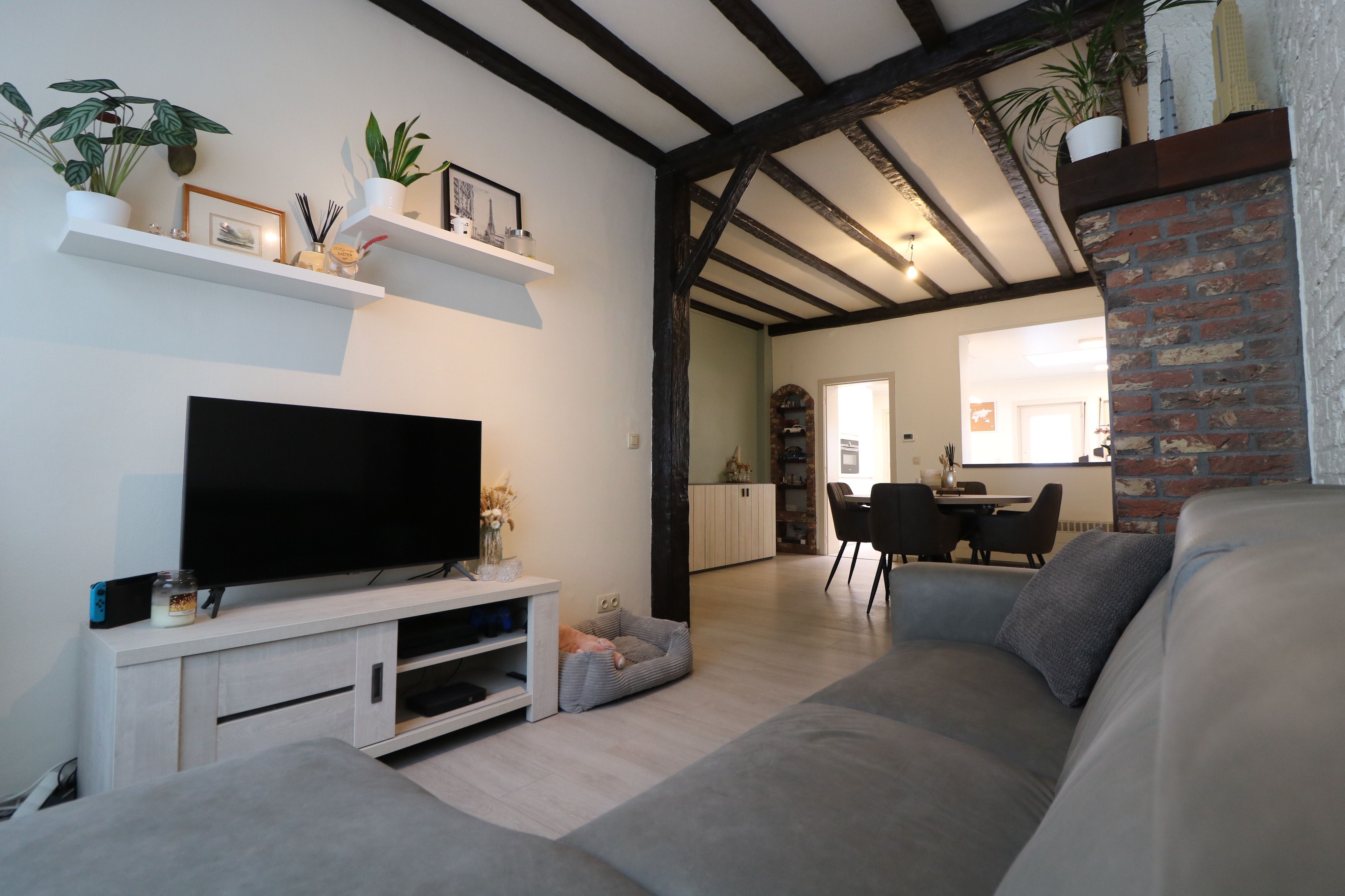 Instapklare woning met 3 slaapkamers en stadstuin, vlakbij centrum, jachthaven en Zeedijk. foto 3