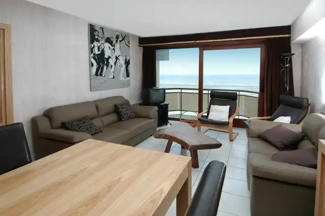 APPARTEMENT MET TWEE SLAAPKAMERS EN SLAAPHOEK OP DE ZEEDIJK foto 2