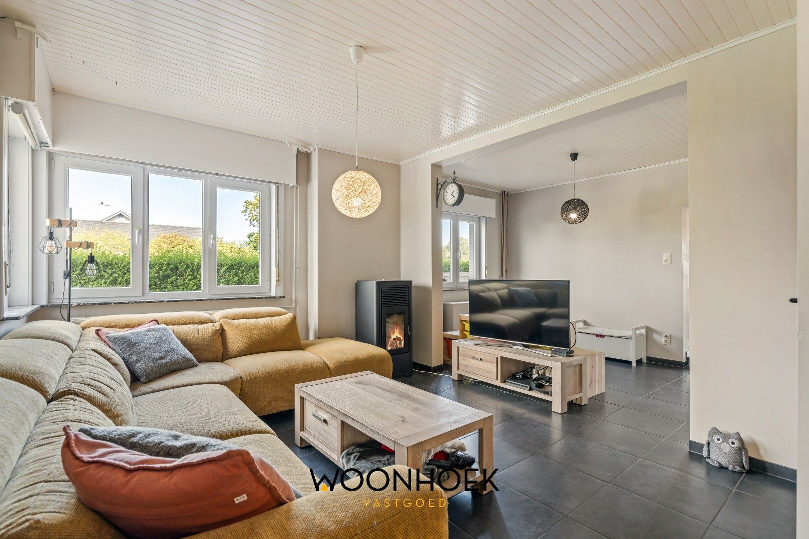 Ruime 4 slaapkamer woning met fraai aangelegde tuin te Lokeren!  foto 5