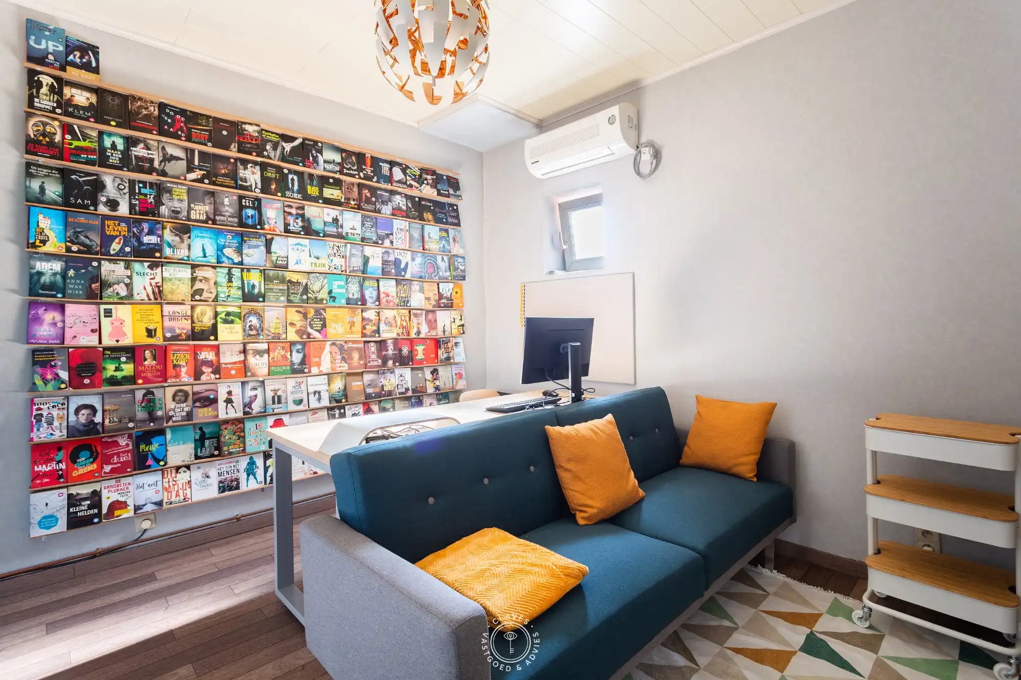 Hedendaagse gezinswoning achter statige art-decogevel foto 13
