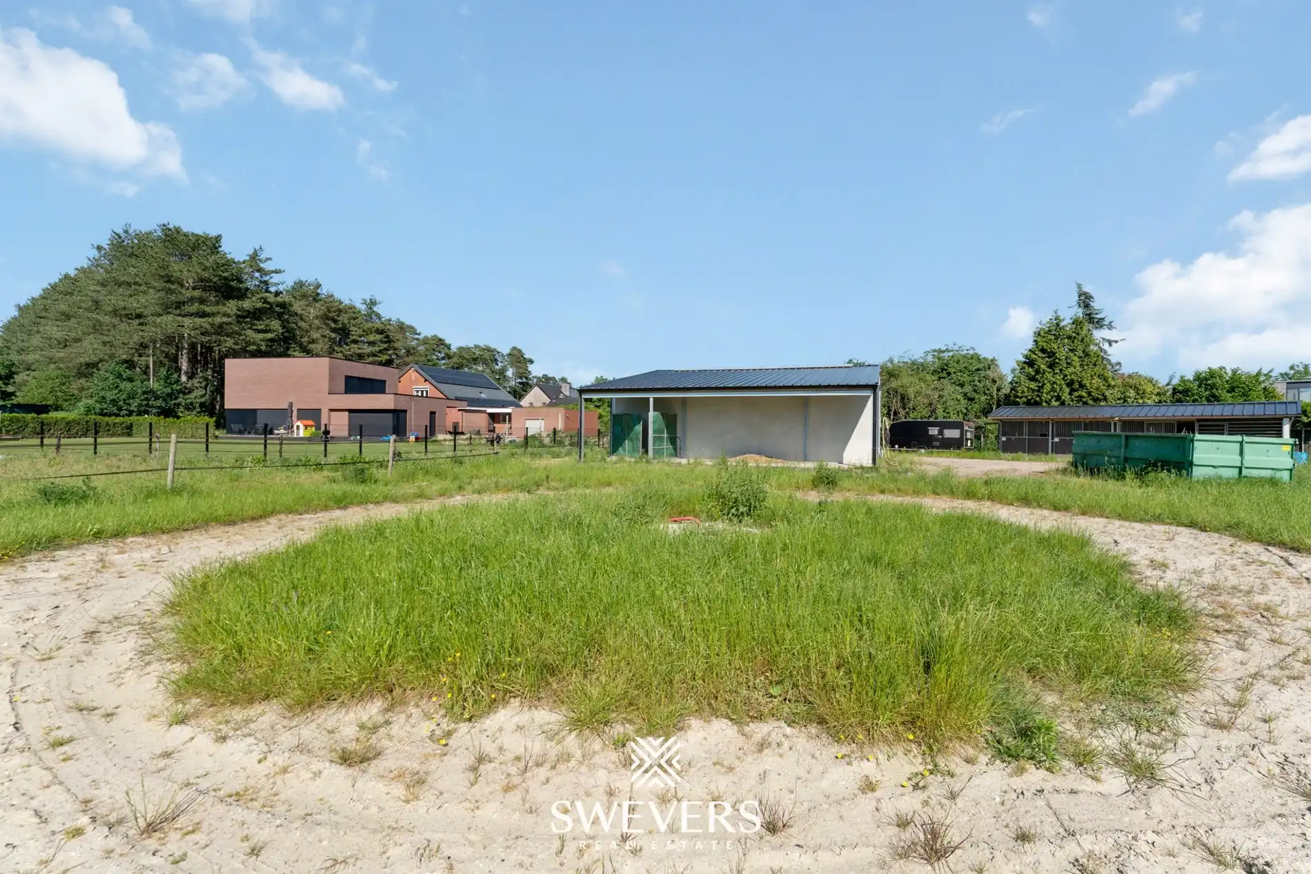 Ruime open bebouwing met 6 slaapkamers, vergunde paardenstallen op groen perceel van 71 are: foto 26