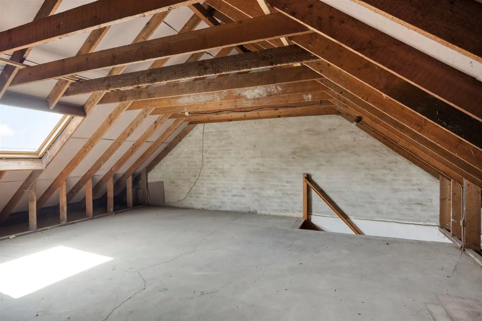 Te renoveren woning met zeer goede structuur en zijtoegang! foto 19