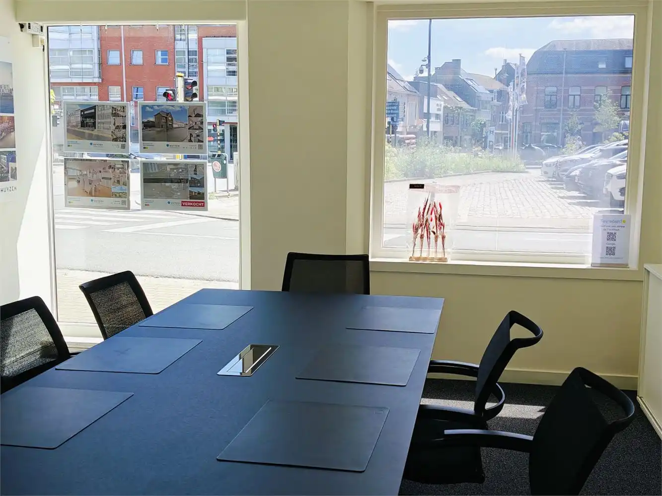 INSTAPKLAAR KANTOOR MET PARKING OP HOEKLOCATIE foto 8