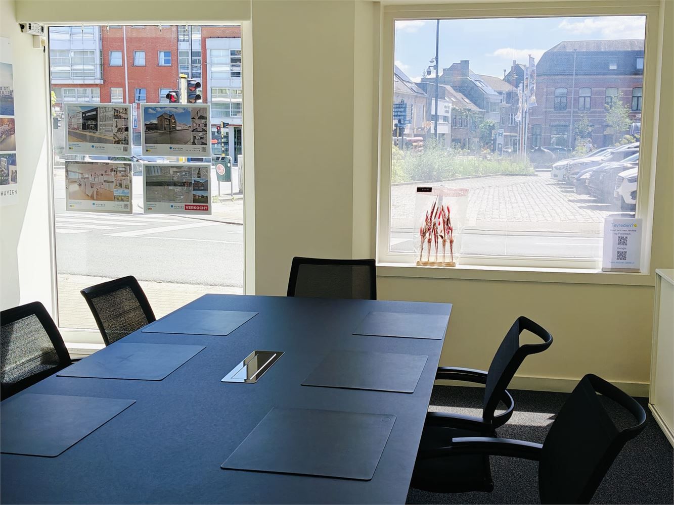 INSTAPKLAAR KANTOOR MET PARKING OP HOEKLOCATIE foto 8