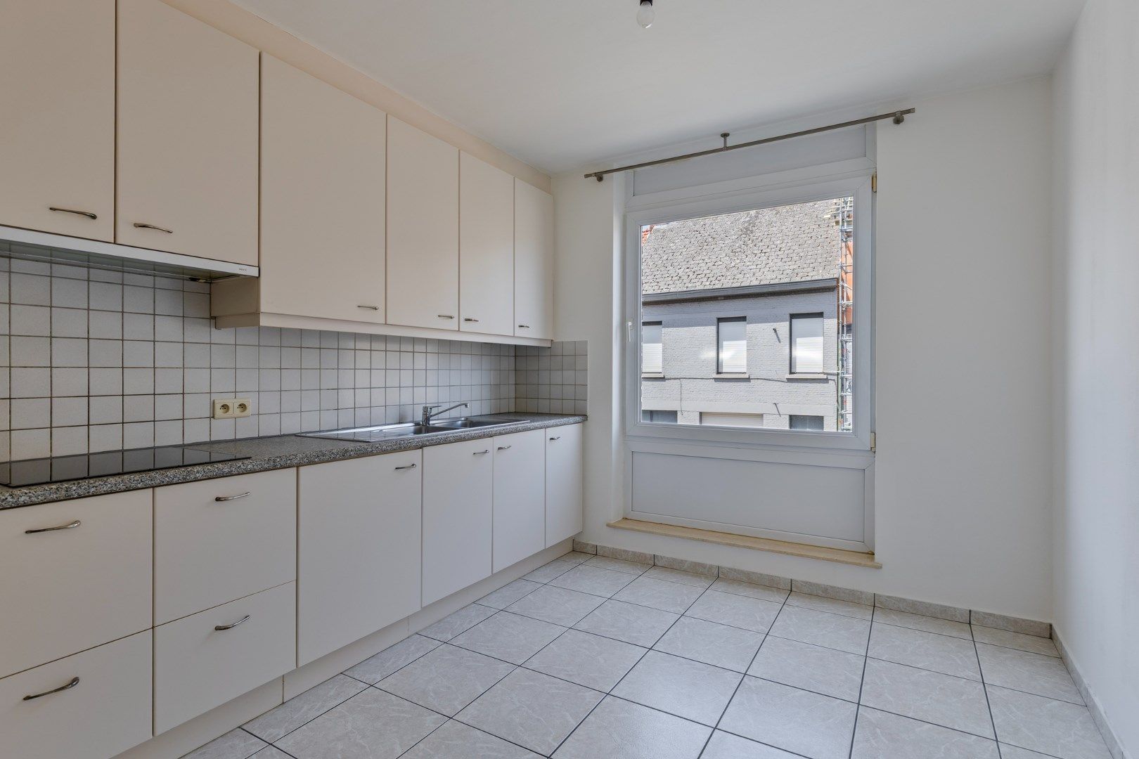 Ruim appartement met 2 slpks en garagebox in het centrum van Geel ! foto 5