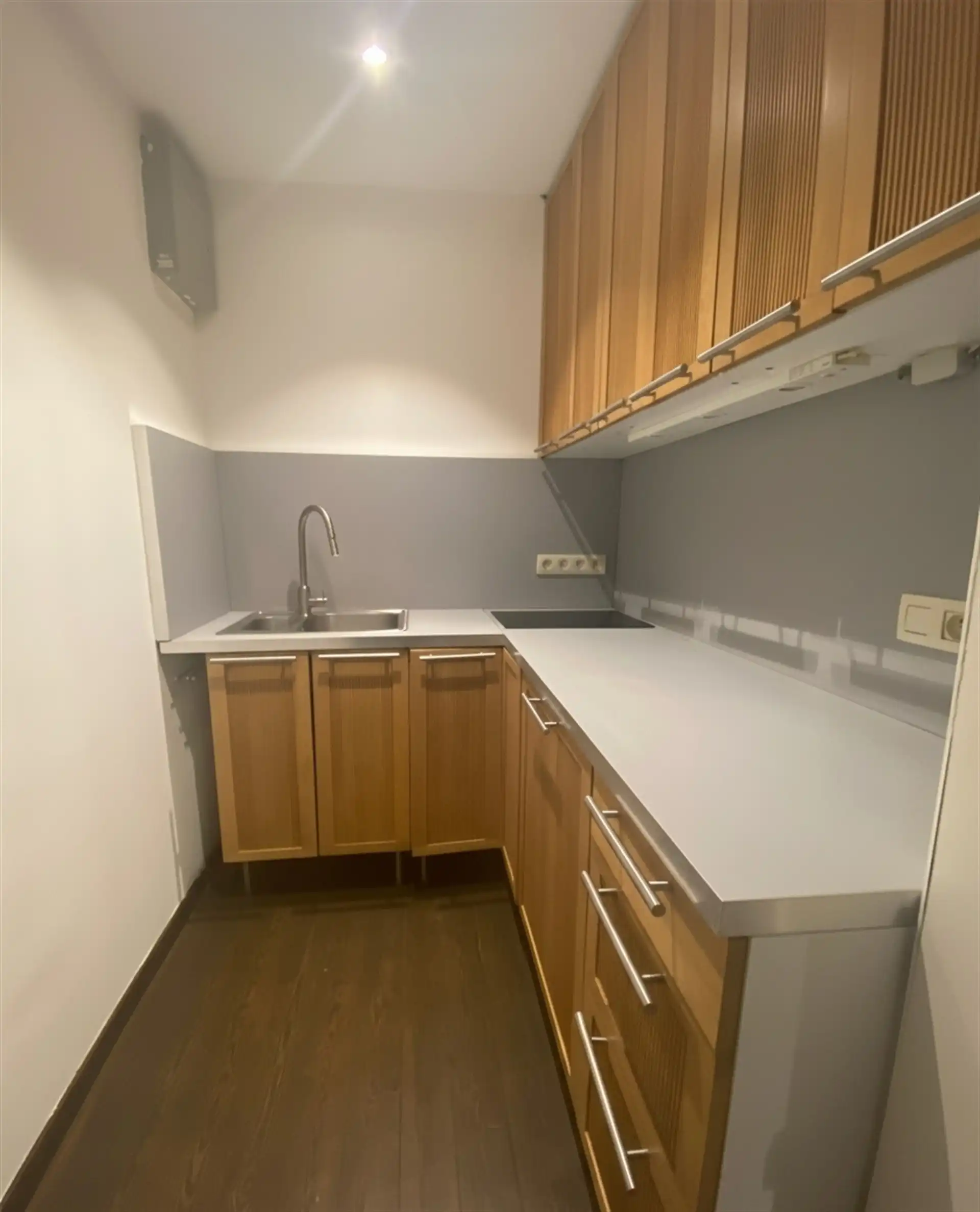 Kantoorruimte/showroom/praktijkruimte foto 7