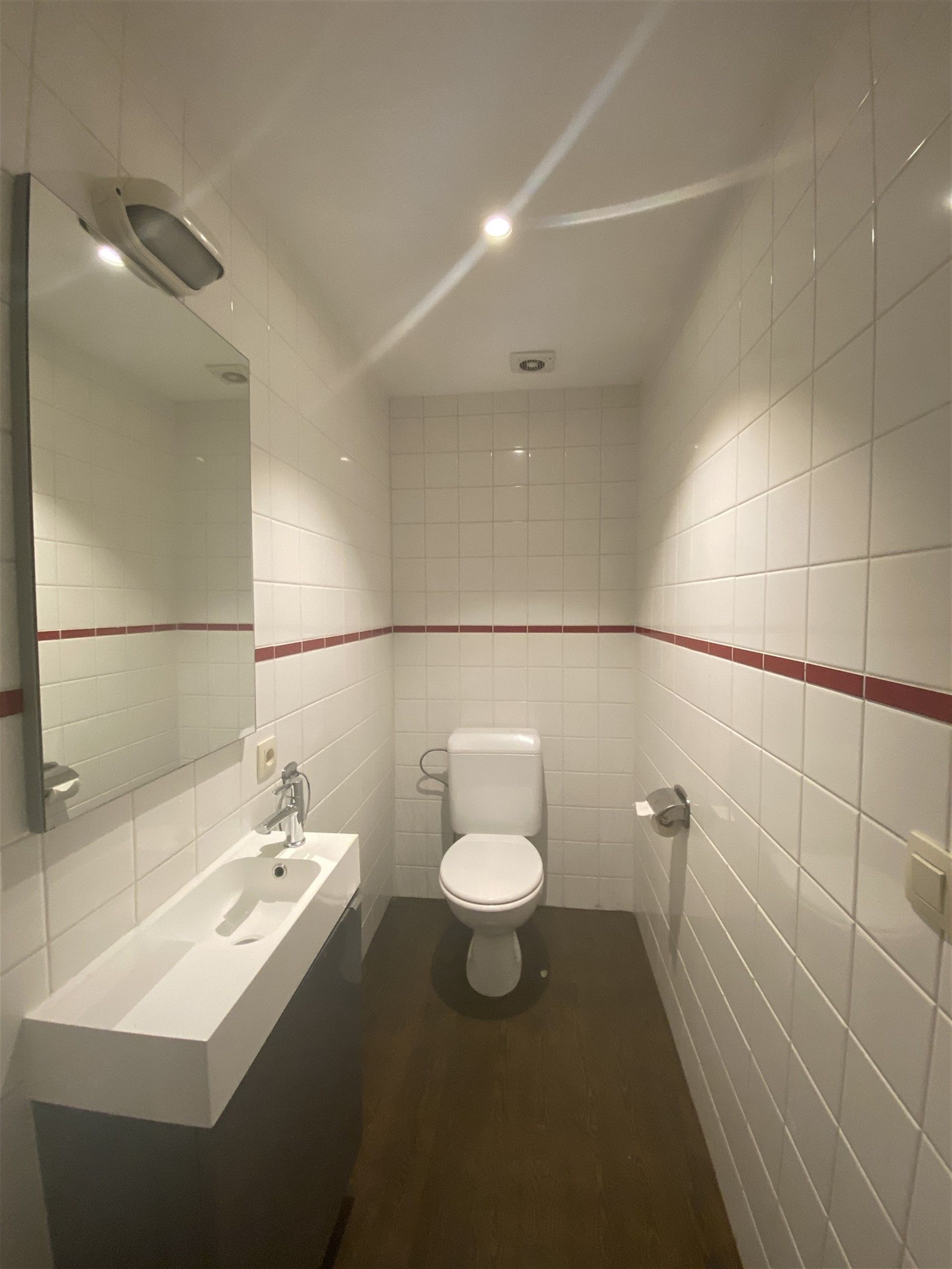 Kantoorruimte/showroom/praktijkruimte foto 7