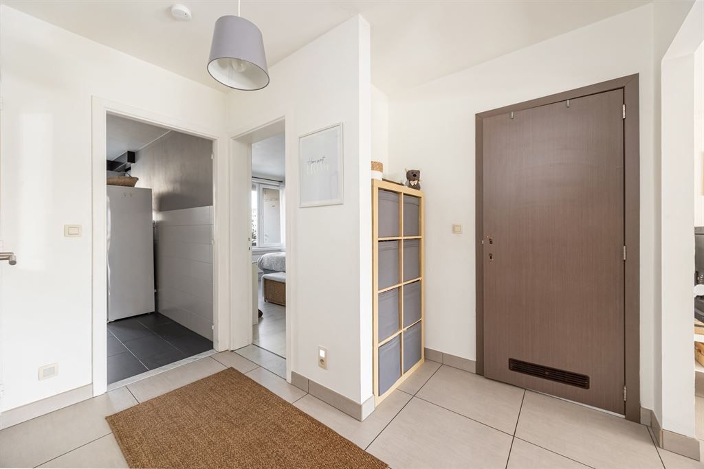 Instapklaar appartement met terras nabij Rivierenhof foto 6