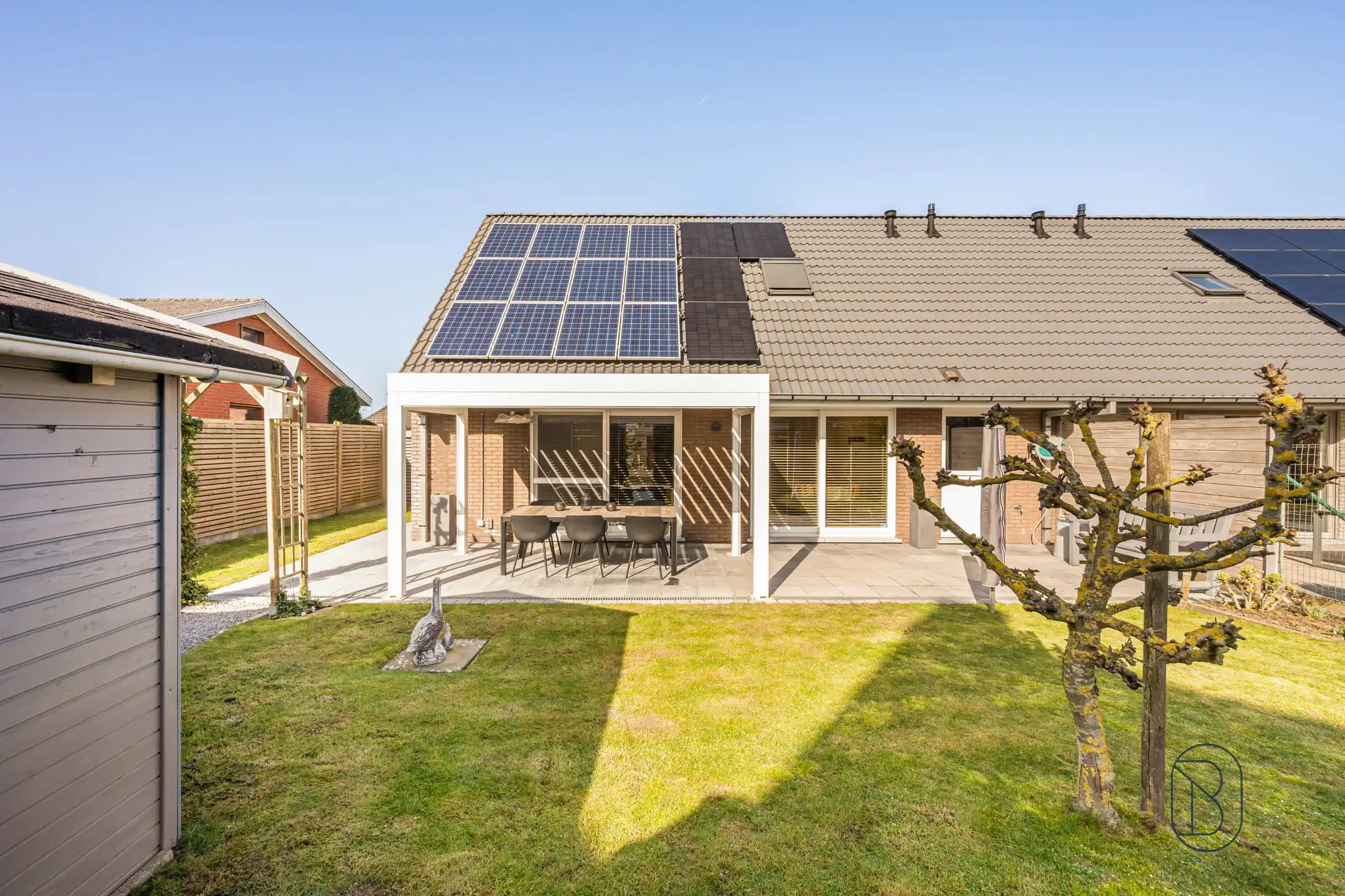 Instapklare energiezuinige topper met garage en tuin foto 18