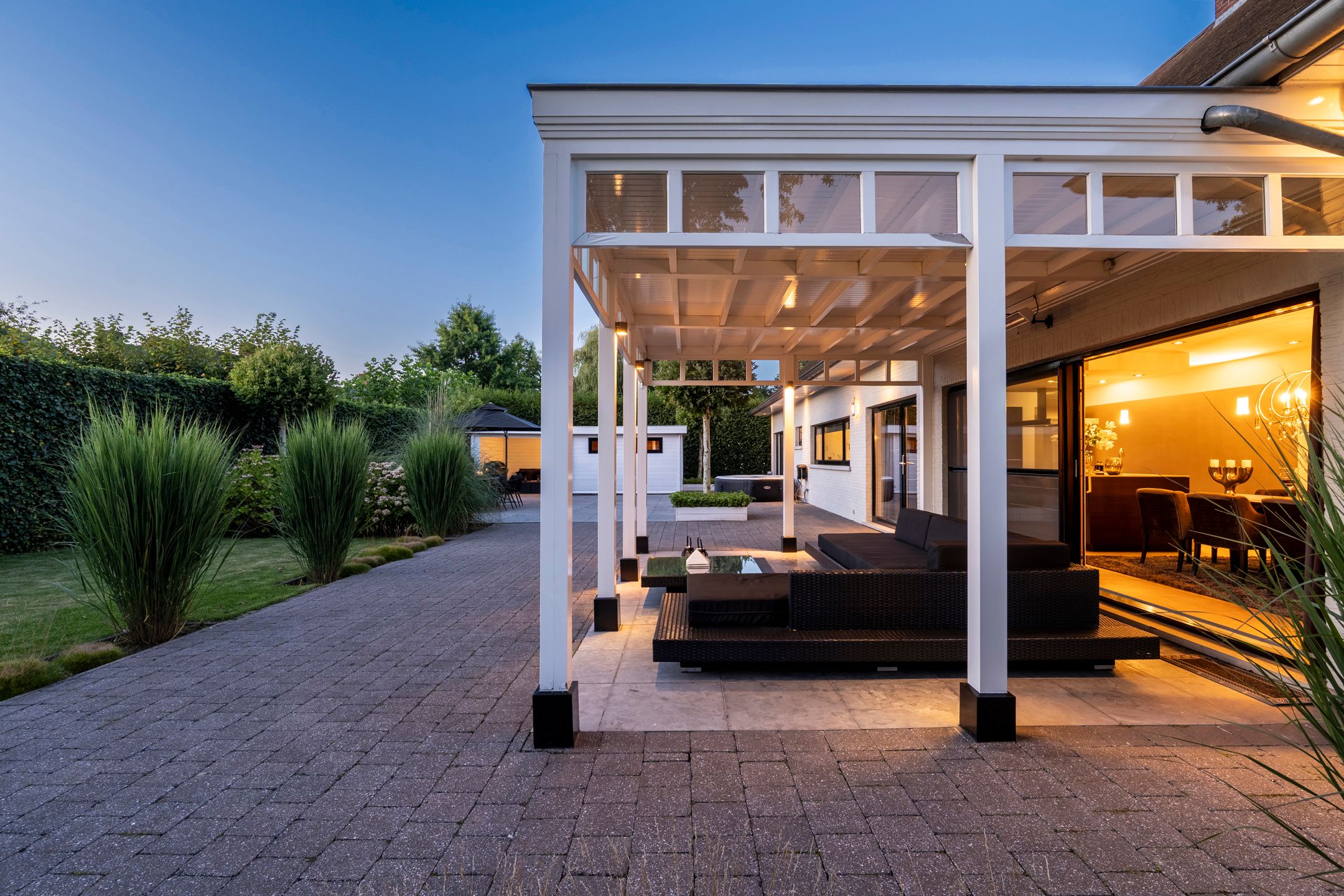 Tijdloze villa op perceel van ca. 1287 m².  foto 33