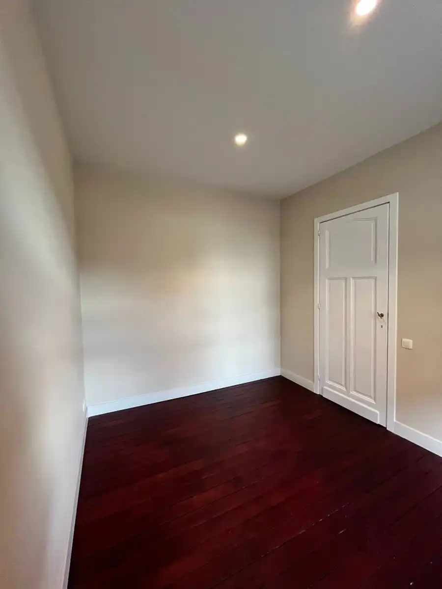 Gerenoveerd duplex appartement met tuin in centrum Leuven te huur foto 17