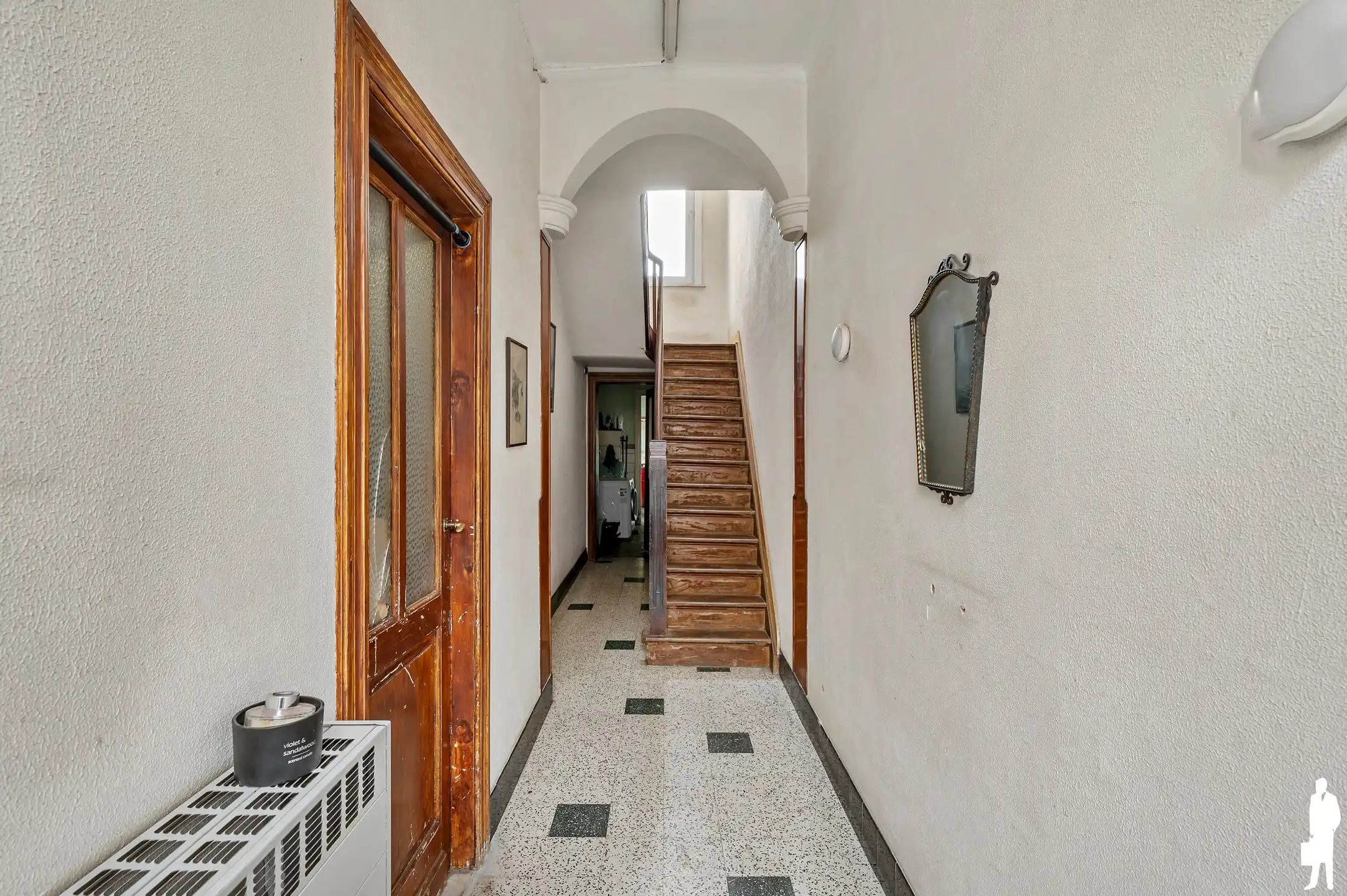 Ruime te renoveren woning, 3 SLK, inpandige garage foto 2