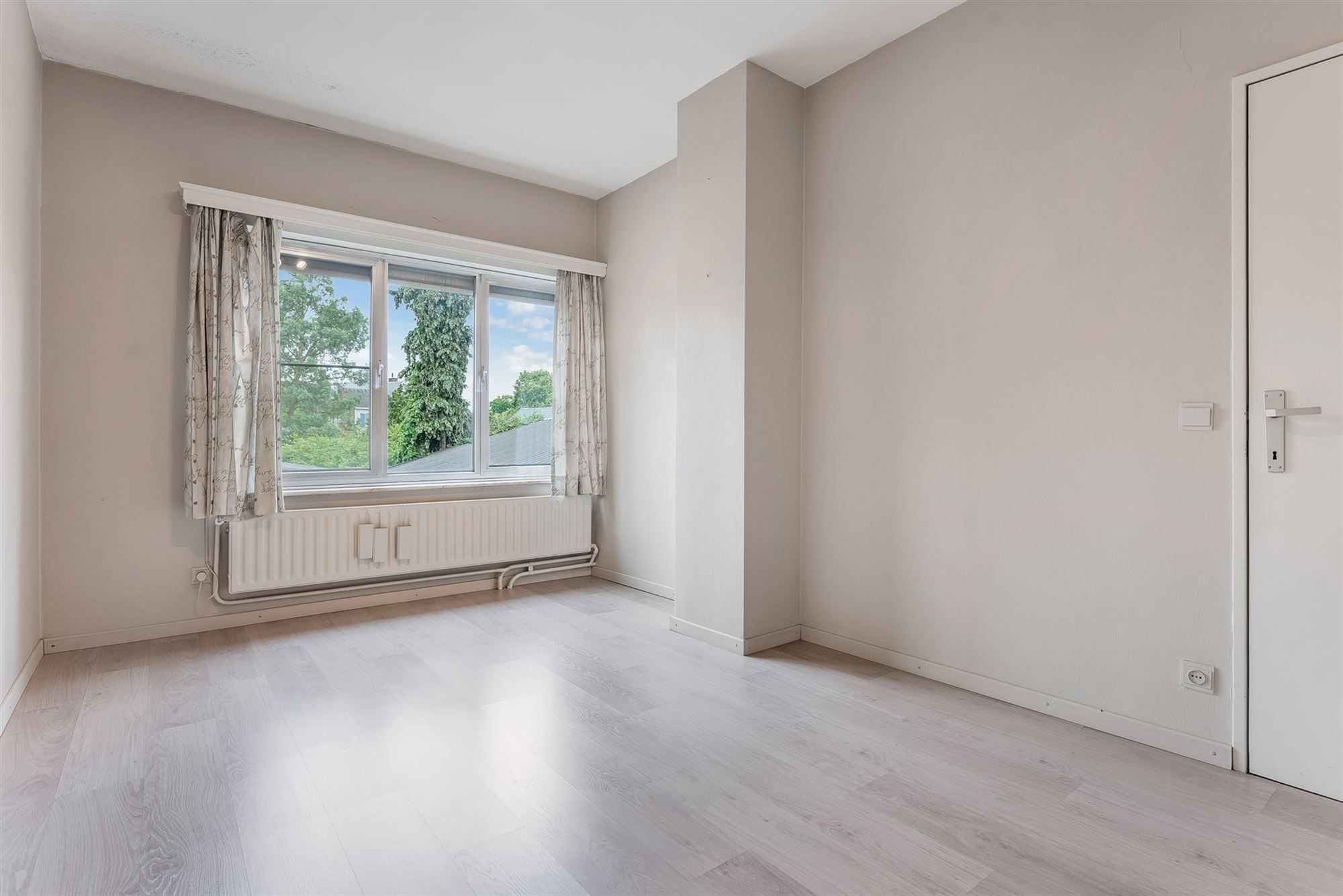 CENTRAAL GELEGEN, RUIM HANDELSPAND MET WOONST (415M²) TE BALEN foto 13