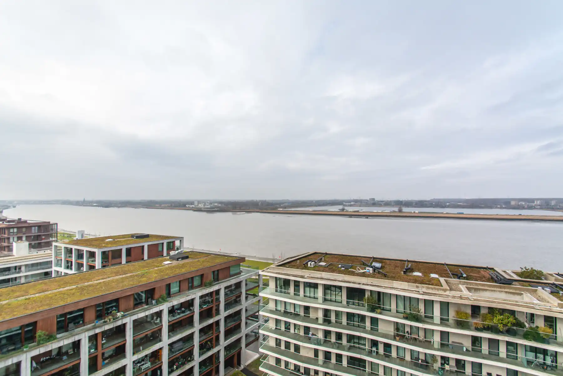 Ongemeubeld 1 slaapkamer appt. met zicht op de Schelde foto 8
