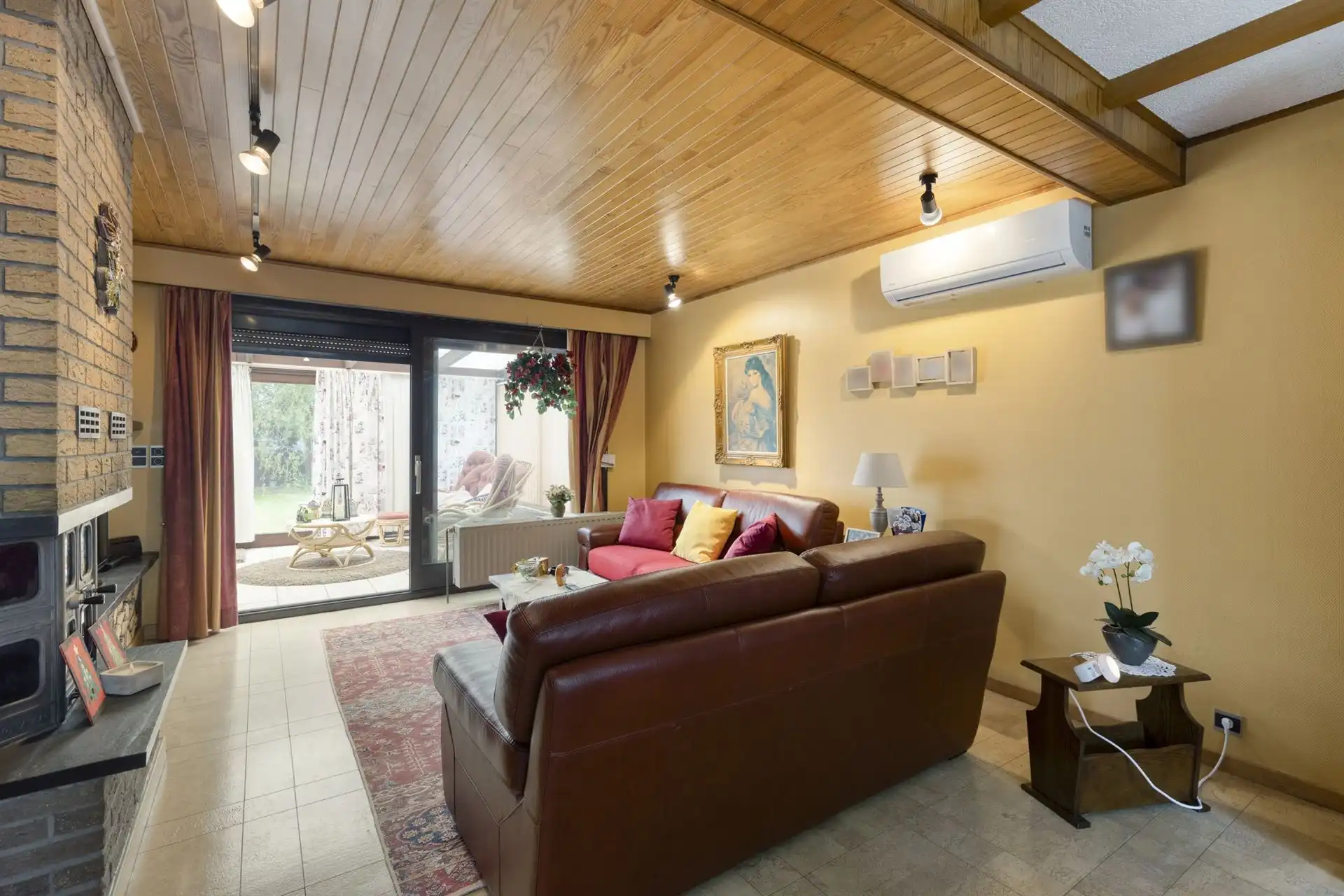 Laagbouwwoning met 2 slaapkamers, garage en tuin.  foto 9