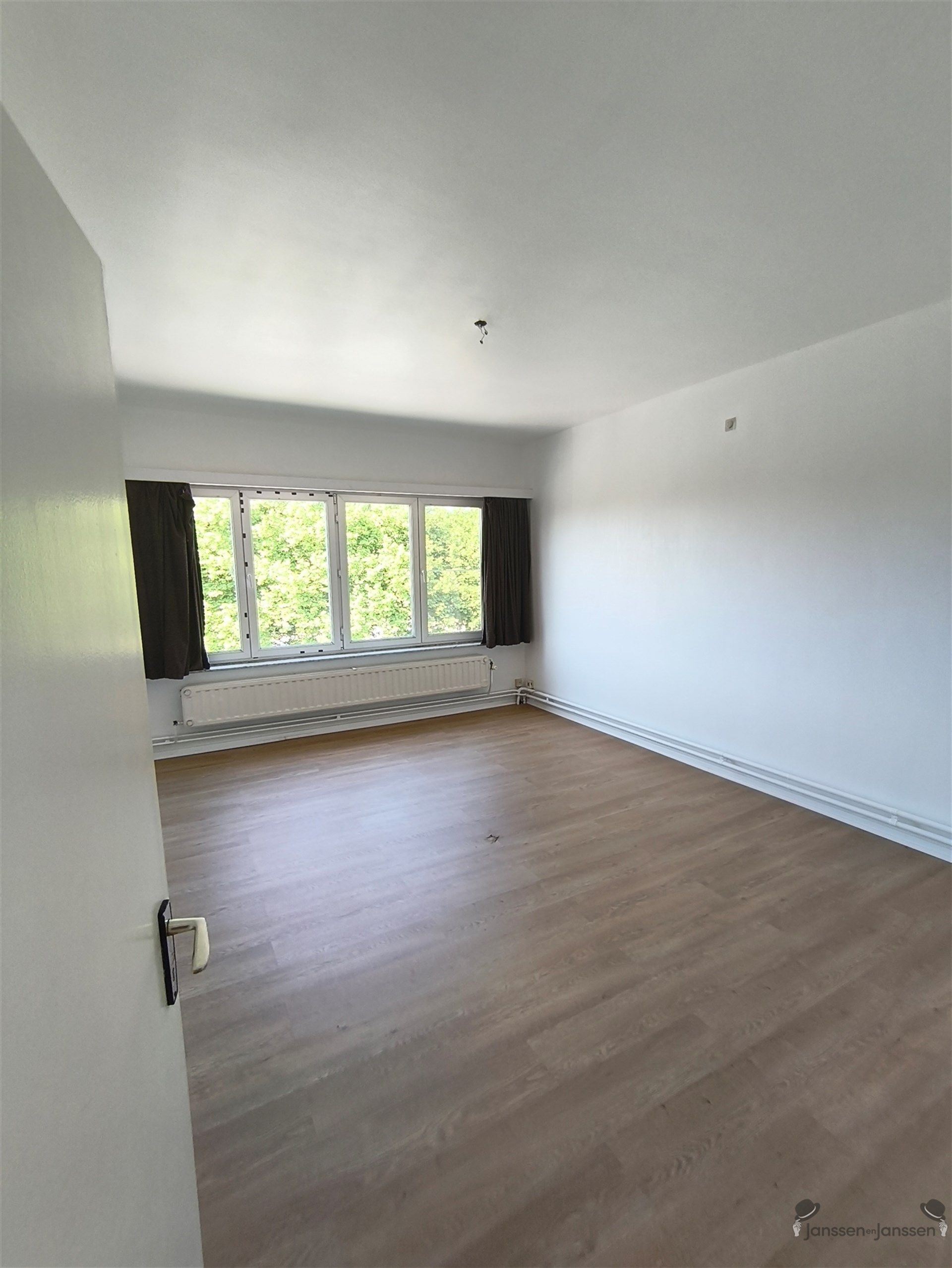 Handelspand met werkplaats & duplex appt foto 14