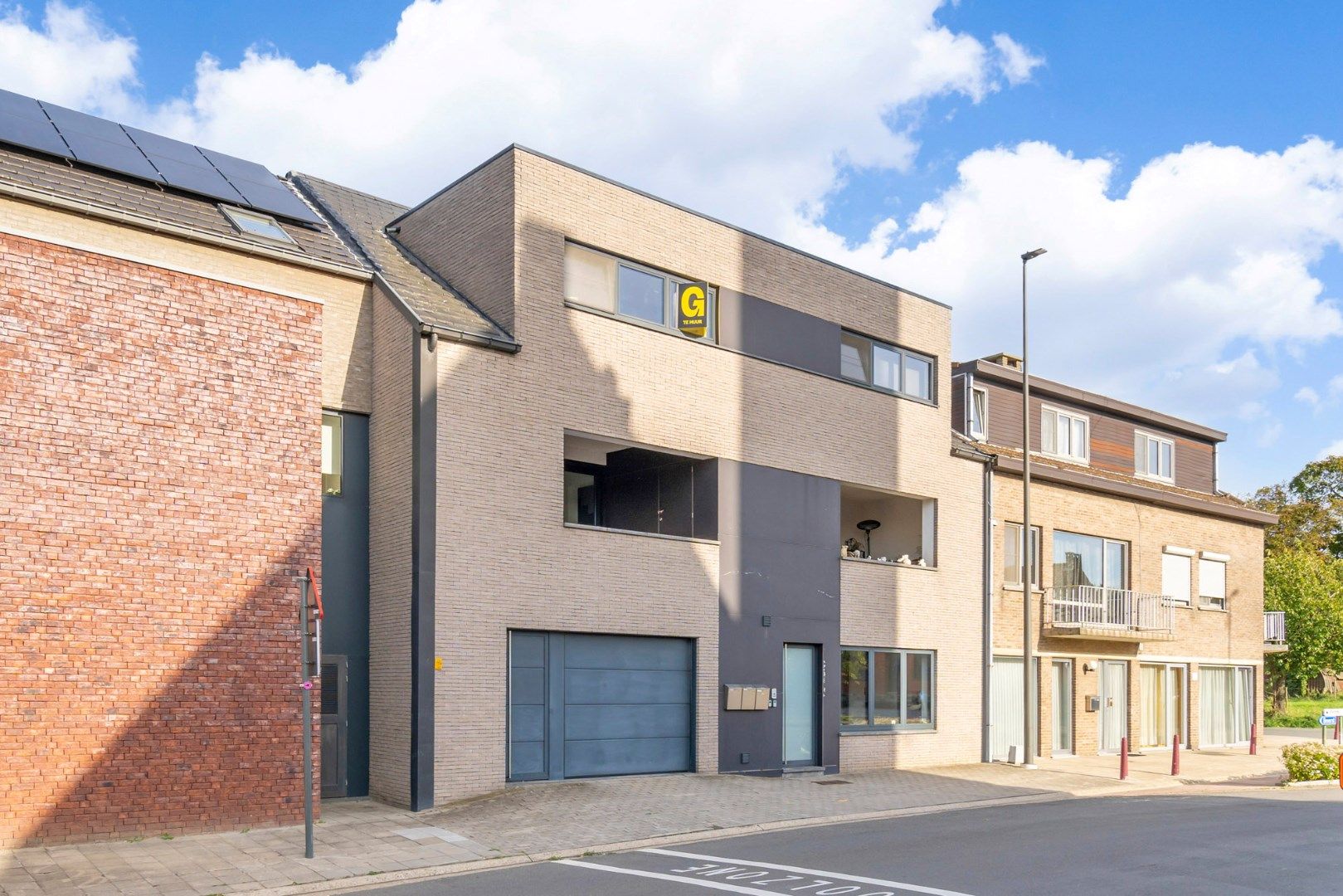 Ruim gelijkvloersappartement met 2 slaapkamers en individuele garage foto 3