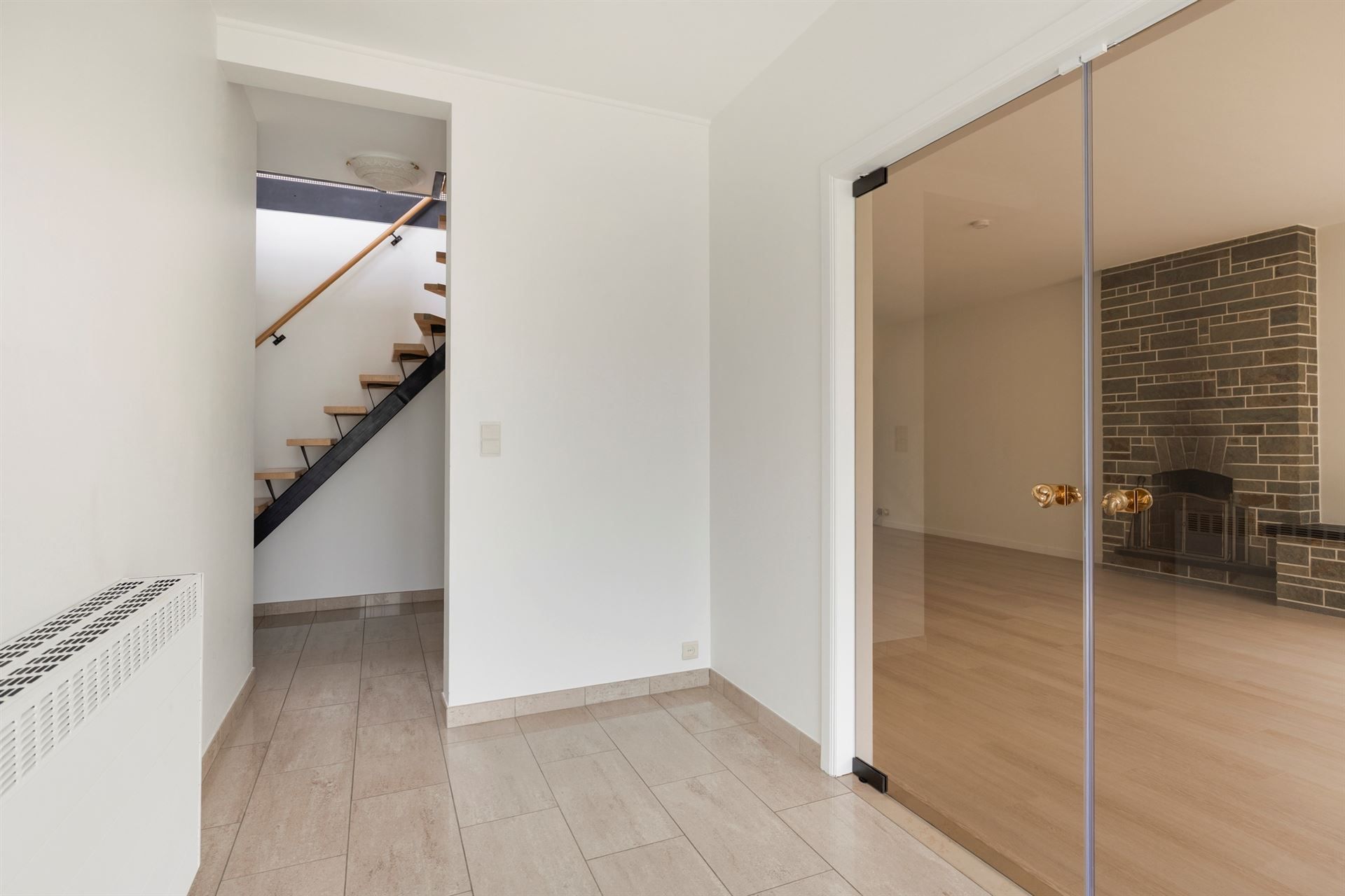 Volledig gerenoveerde woning in rustige villawijk foto 4