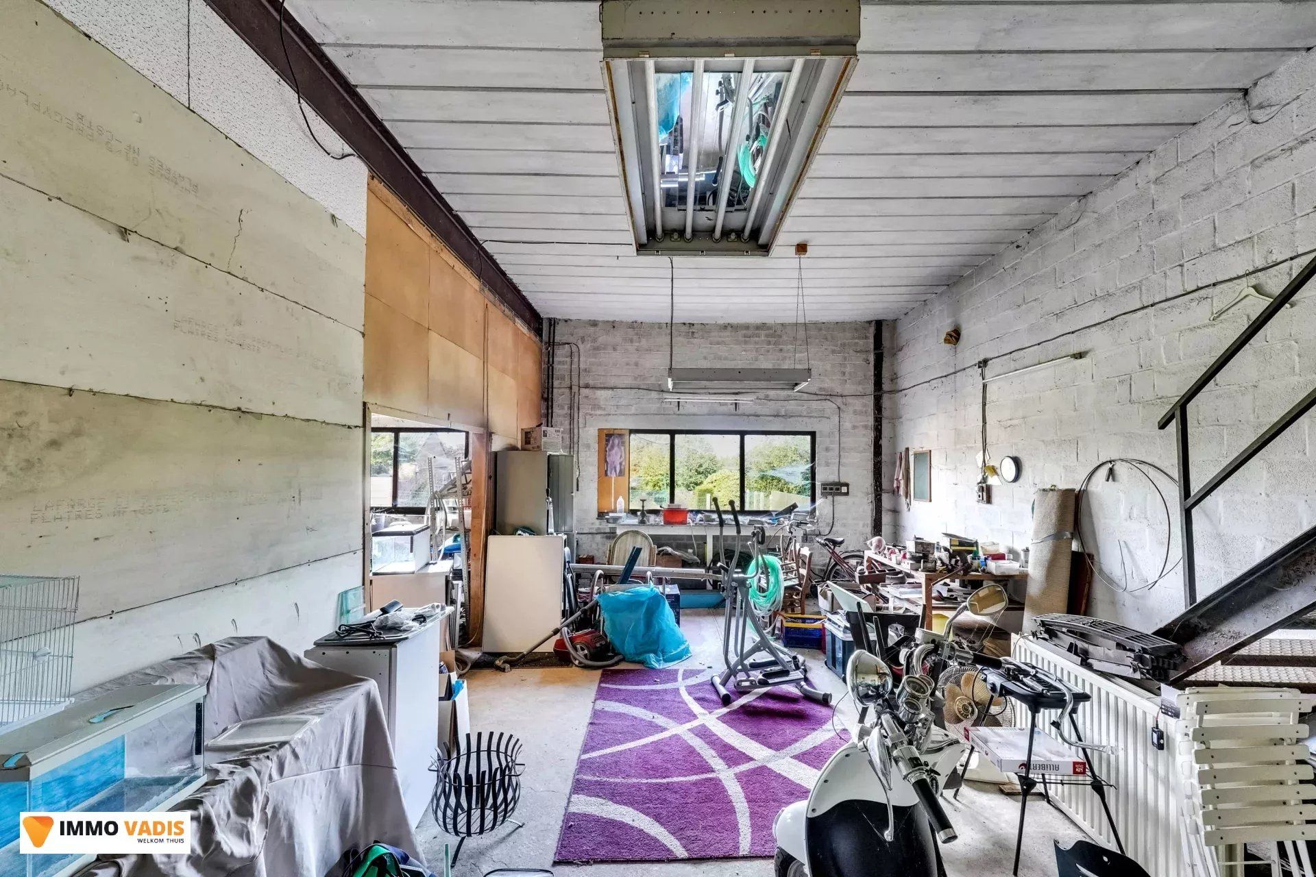 Te koop op lijfrente - Comfortabele villa met drie slaapkamers, twee garages en een magazijn. foto 29