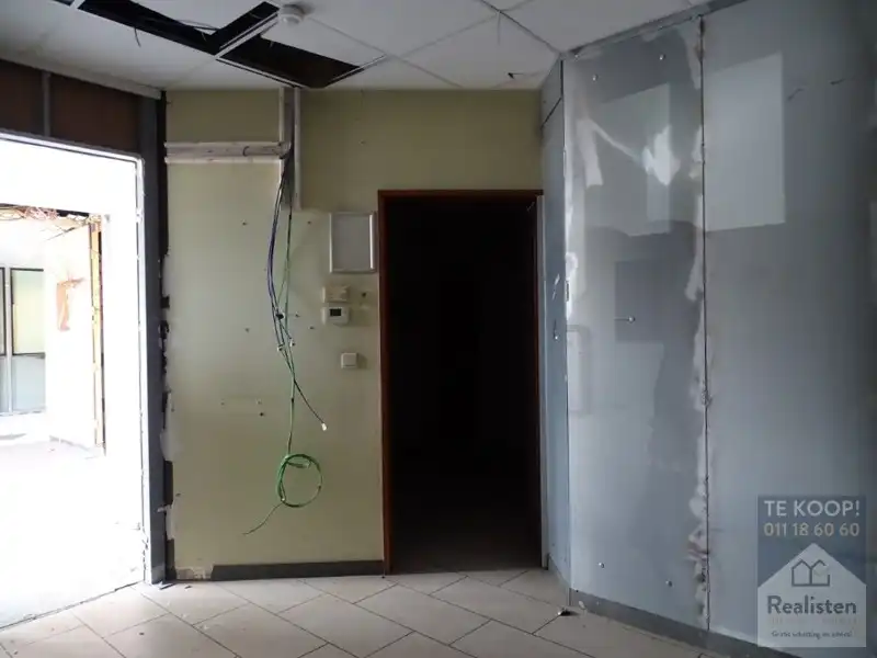 Voormalig bankkantoor foto 8