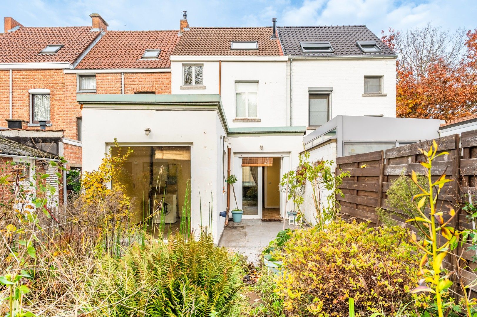 Te renoveren woning met garage foto 16