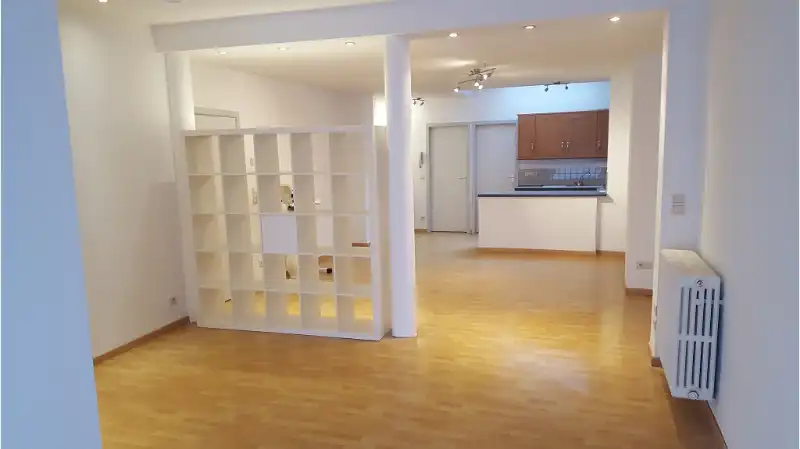 Ruim 1-slaapkamerappartement met Terras te huur in Brugge foto 2
