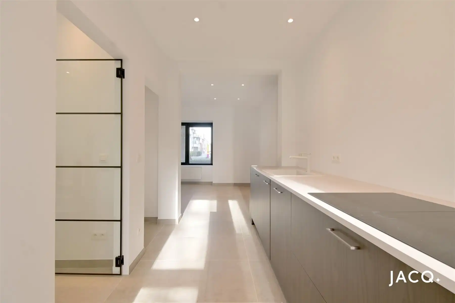 Prachtig gerenoveerde woning met 3 slaapkamers en tuin! foto 9