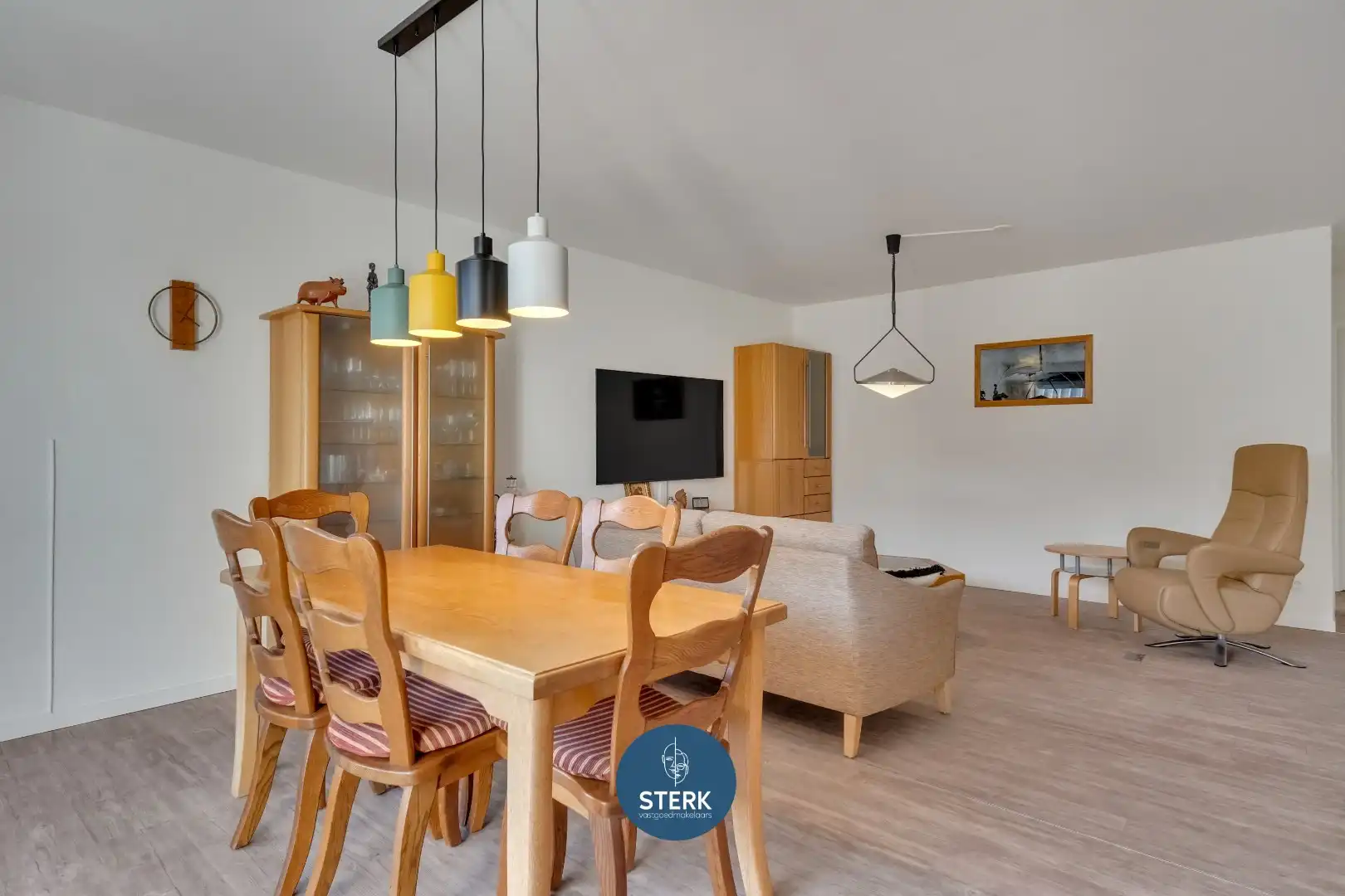 RECENT APPARTEMENT INCLUSIEF PARKING + 2 BERGINGEN IN CENTRUM LANAKEN !  foto 9