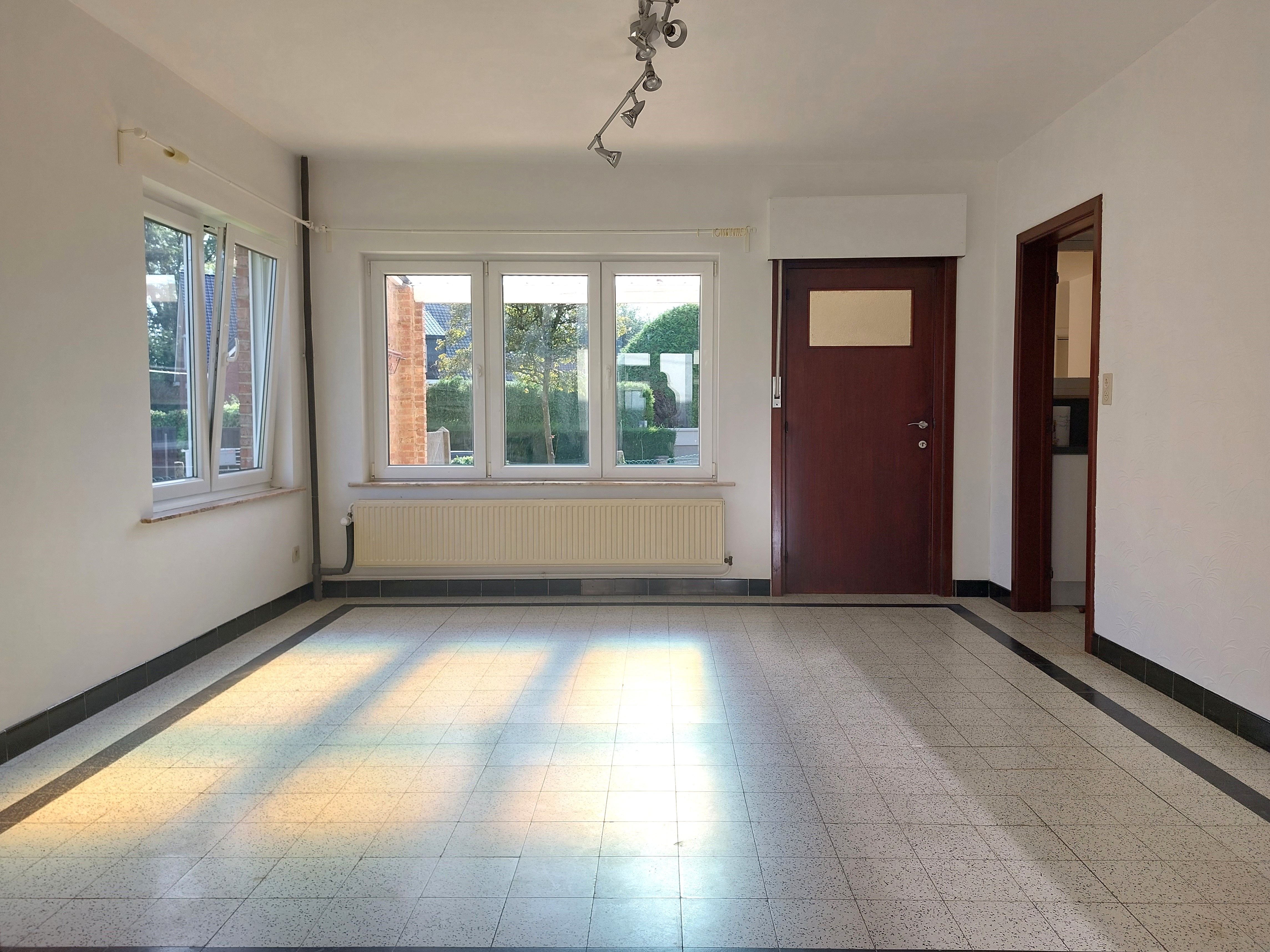 Ruime woning / 4 slaapkamers / tuin /garage / stadsrand foto 3