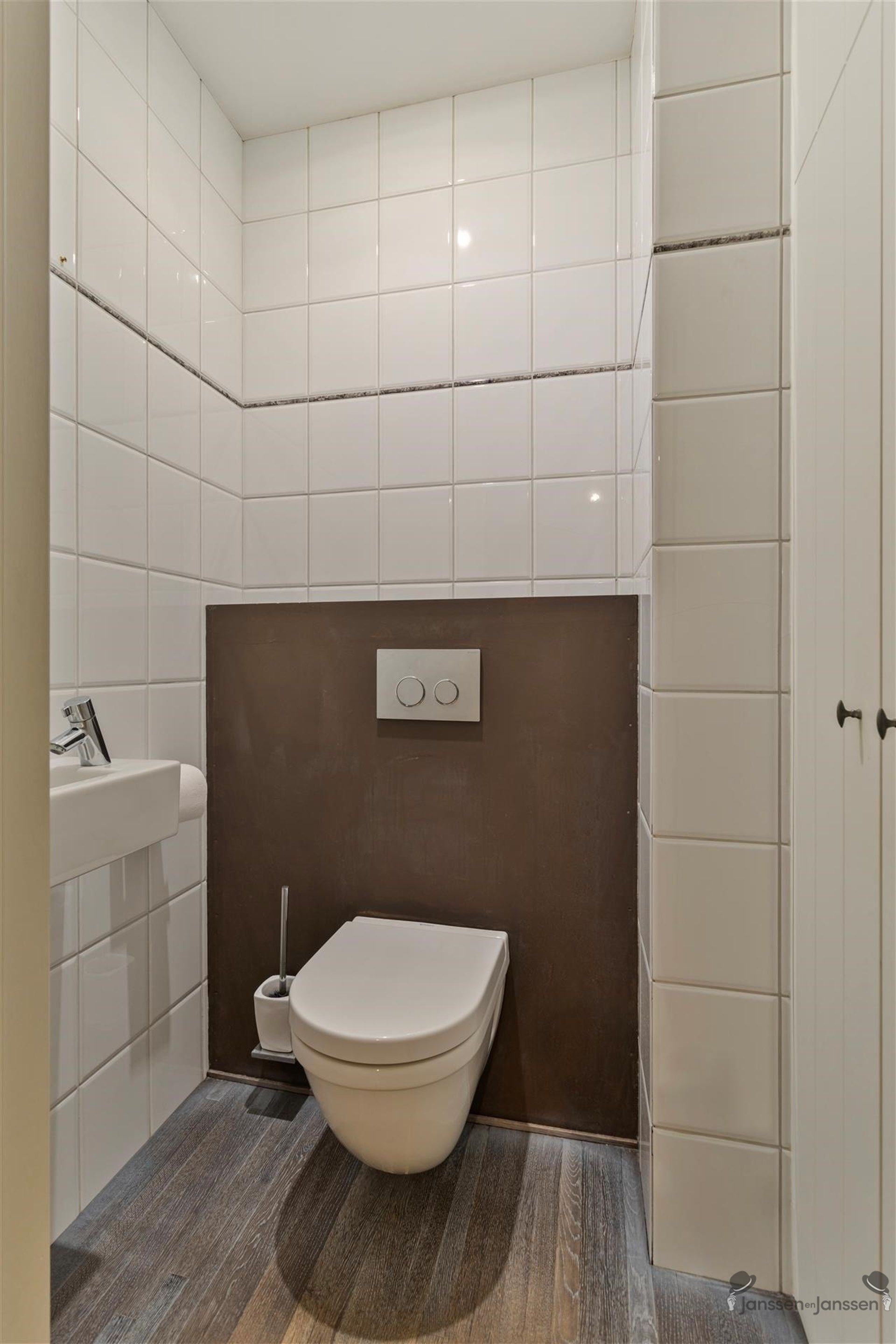 Uitzonderlijk ruim gelijkvloers appartement met 3slaapkamers foto 16