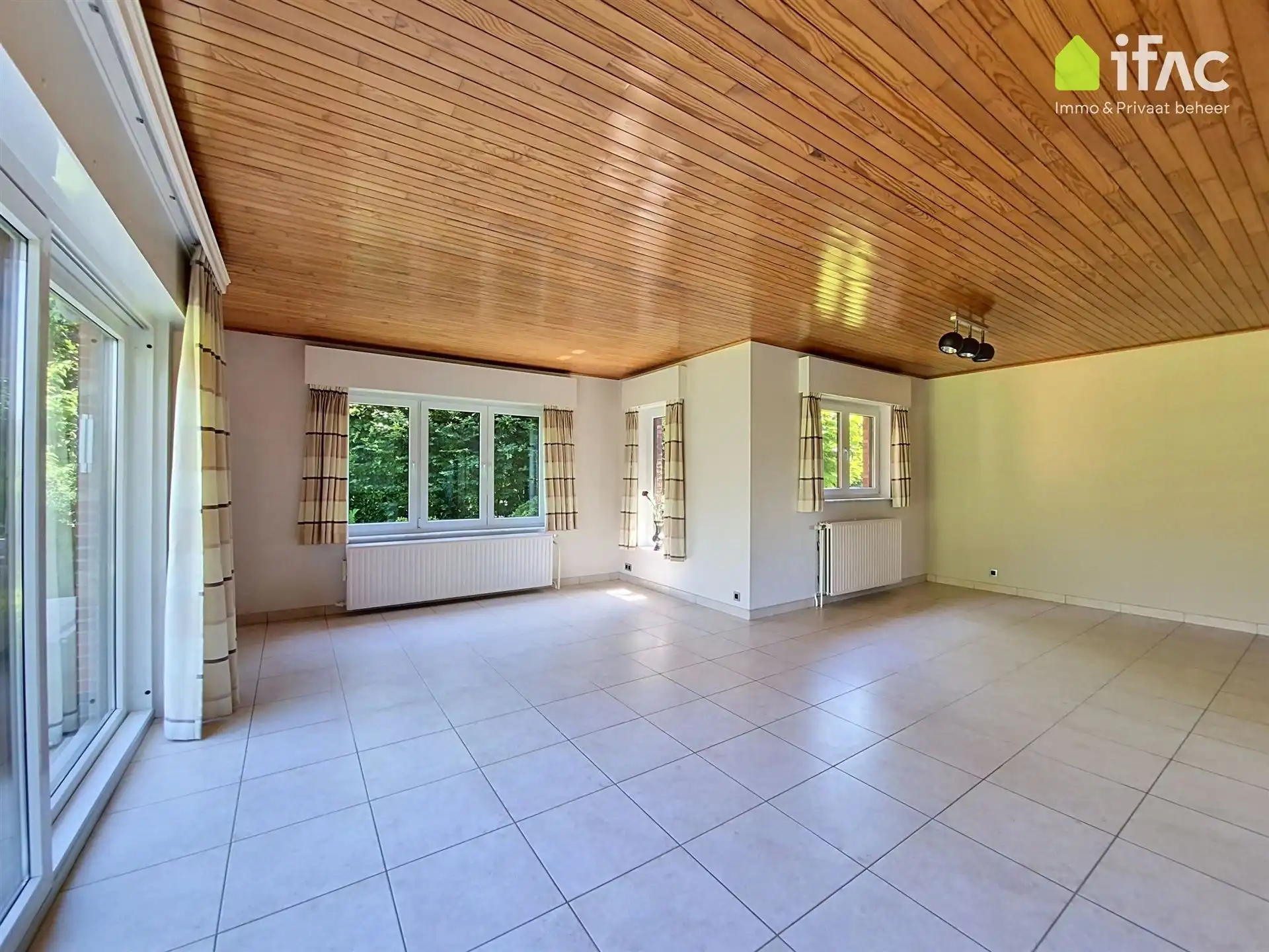 Rustig gelegen gerenoveerde villa in perfecte staat foto 6