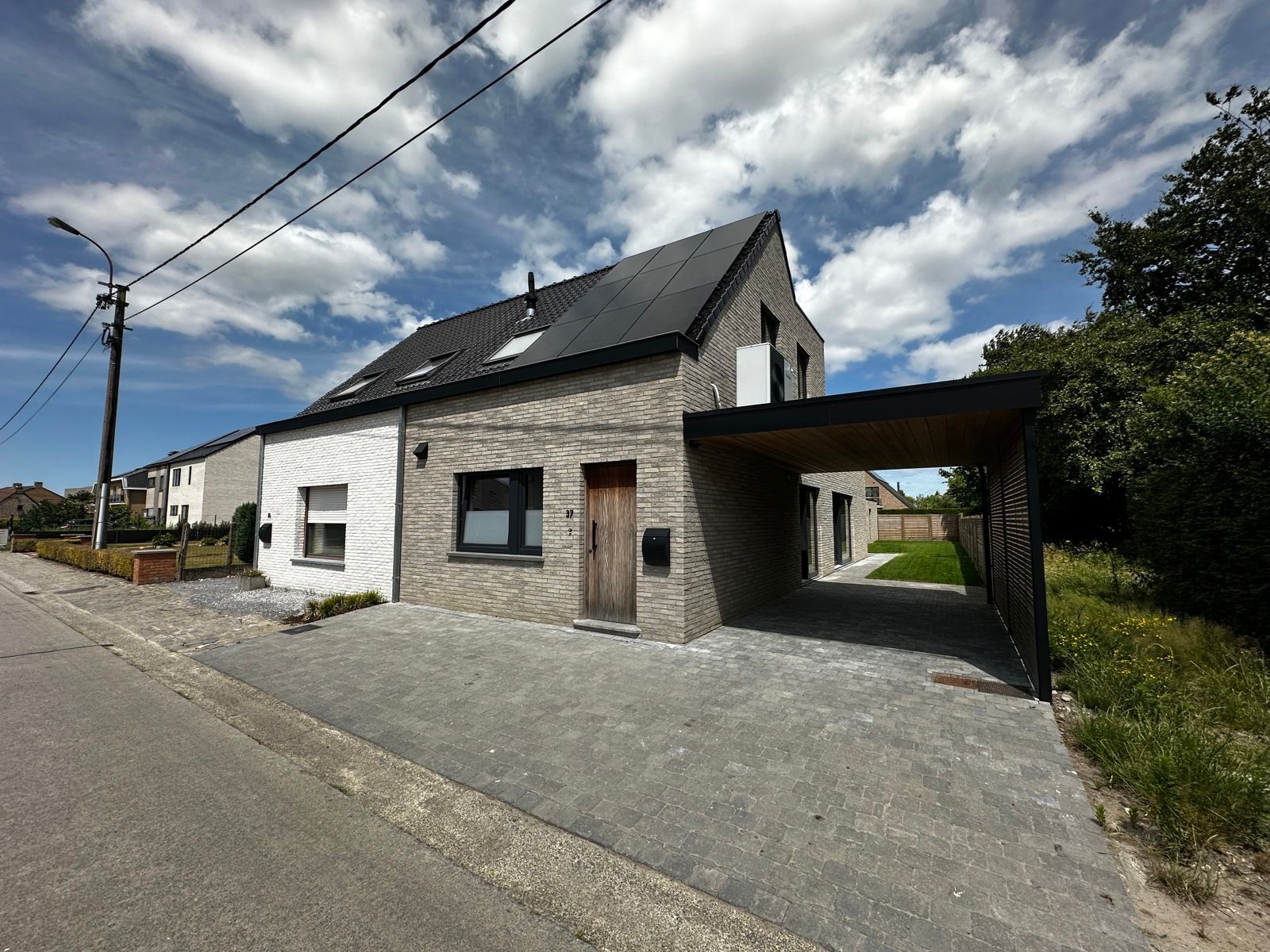Nieuwbouw woning met 3 slaapkamers in Aalter! foto {{pictureIndex}}