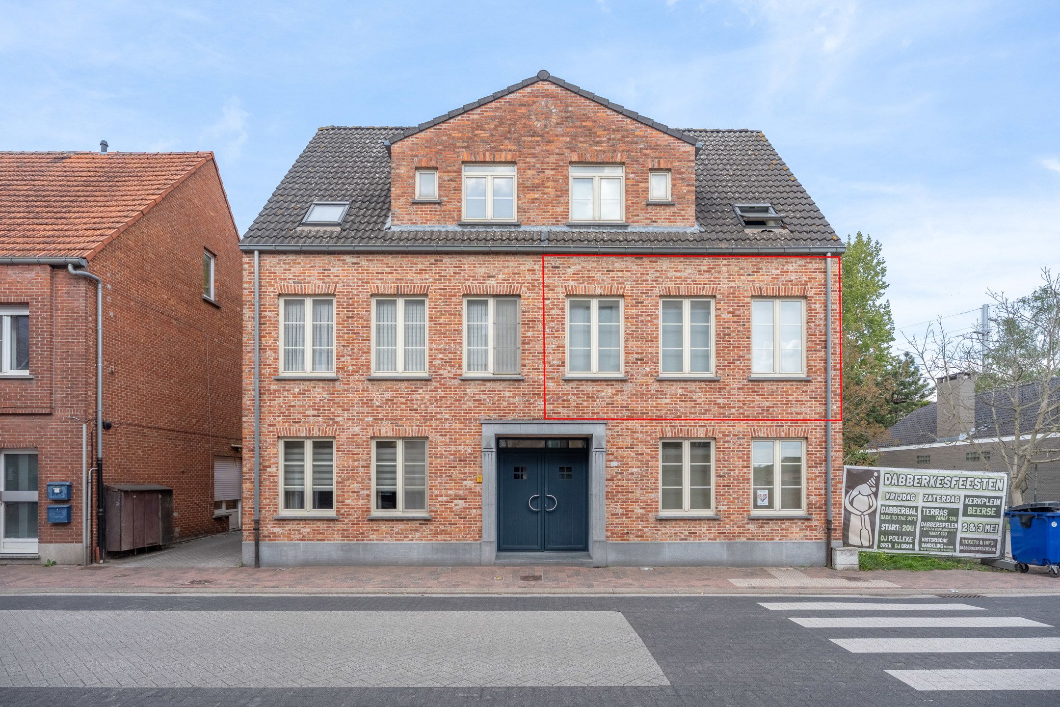 Centraal gelegen 2-slpk app met carport en berging te Beerse. foto {{pictureIndex}}