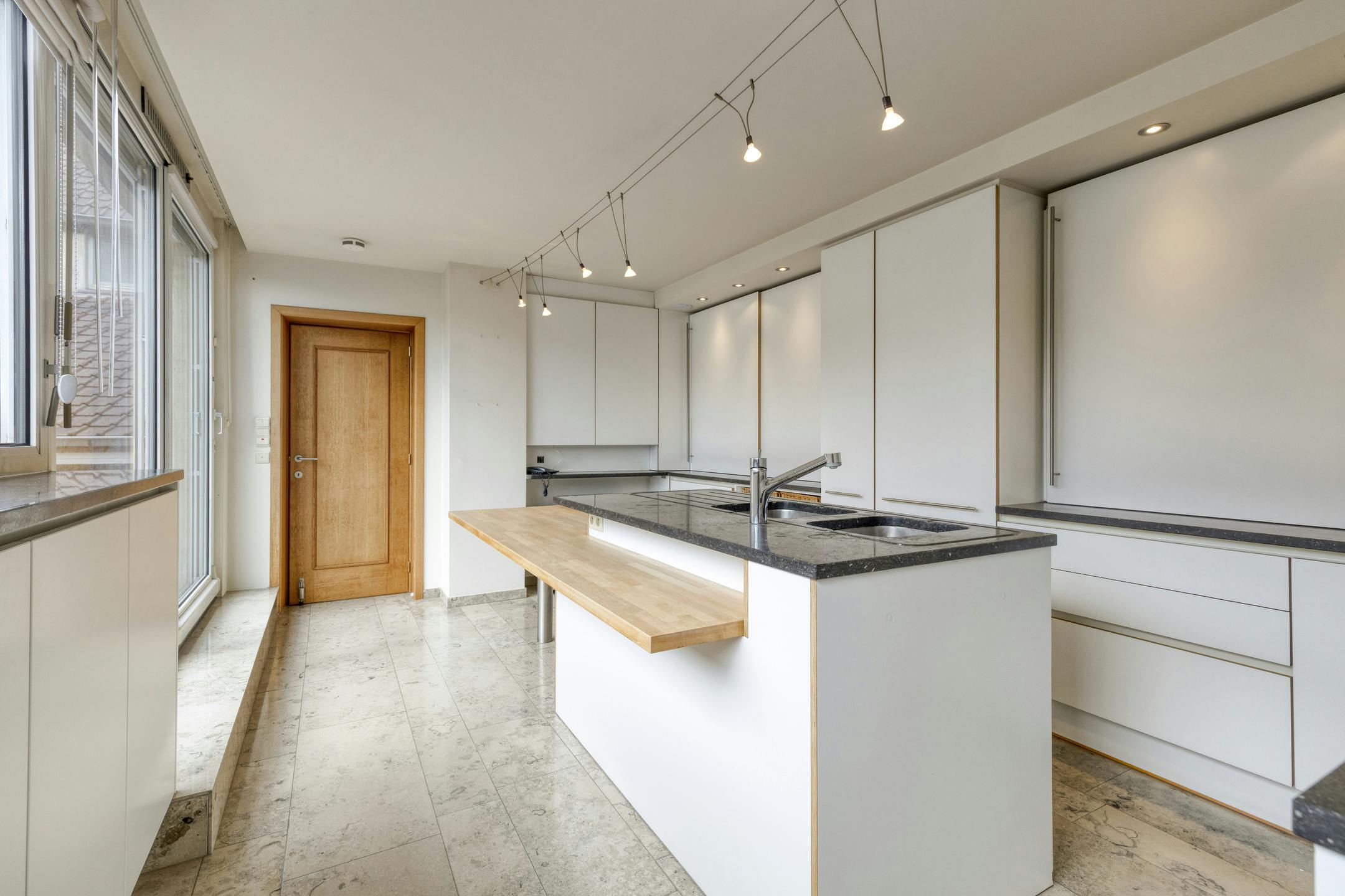 Woning met handelsgelijkvloers, atelier en garages te Veurne foto 16