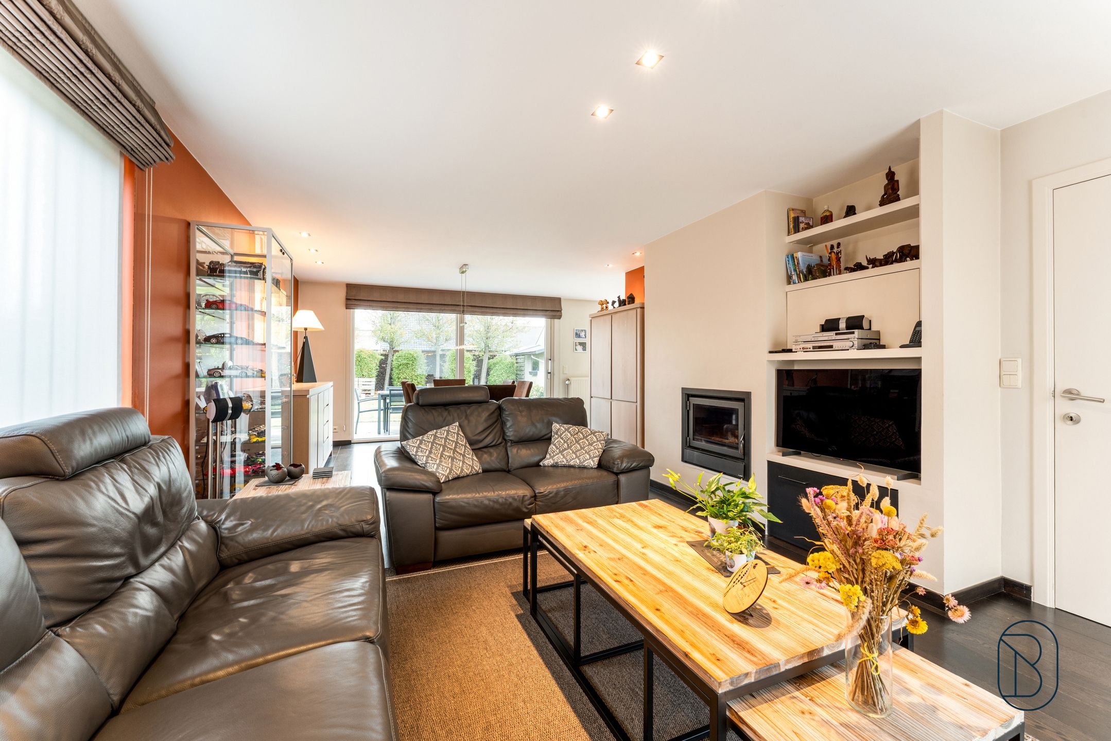 Leuke villa met mooie tuin, garage en zonnepanelen! foto 7